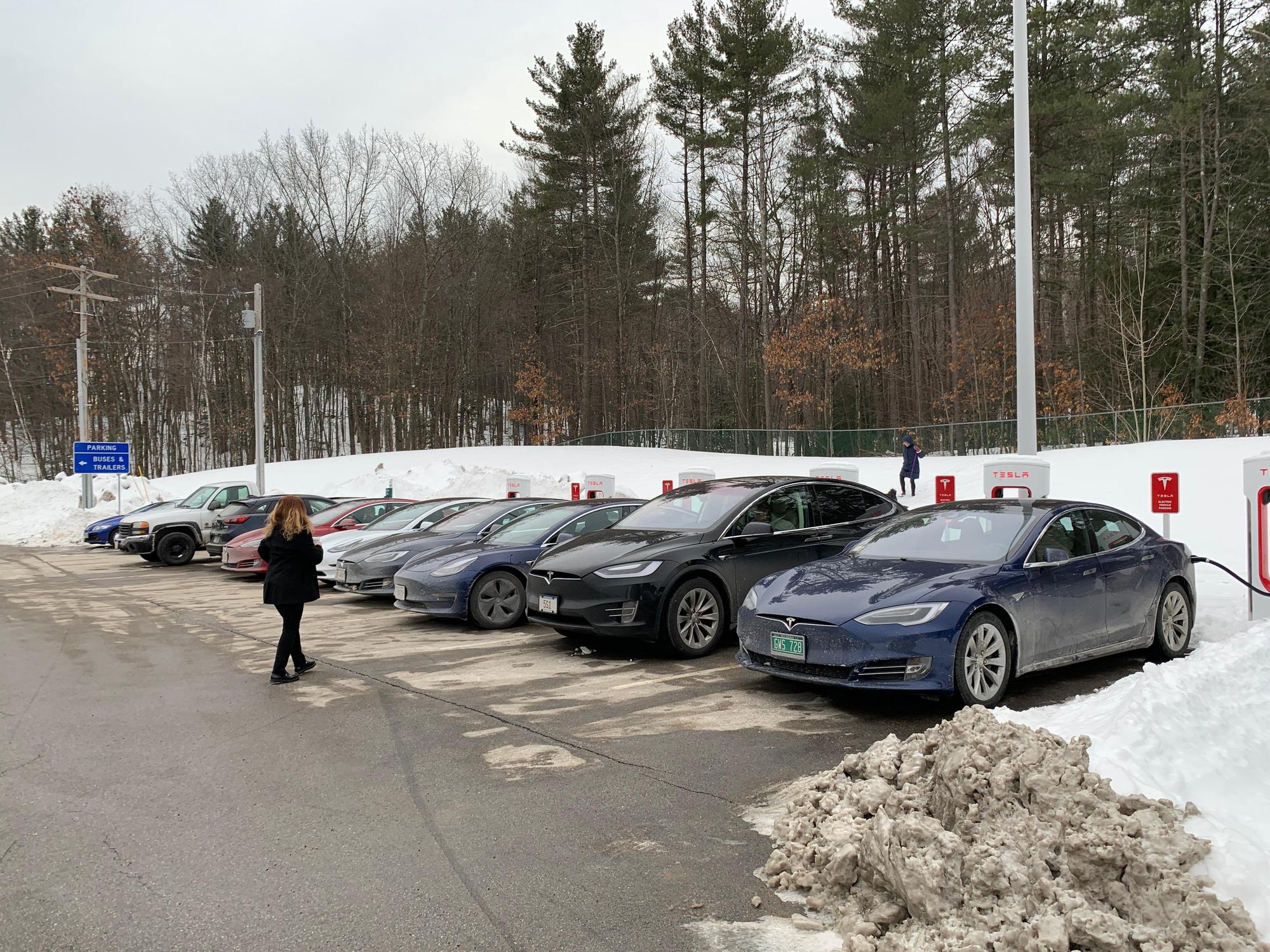 Hooksett Travel Plaza Southbound Hooksett, NH EV Station