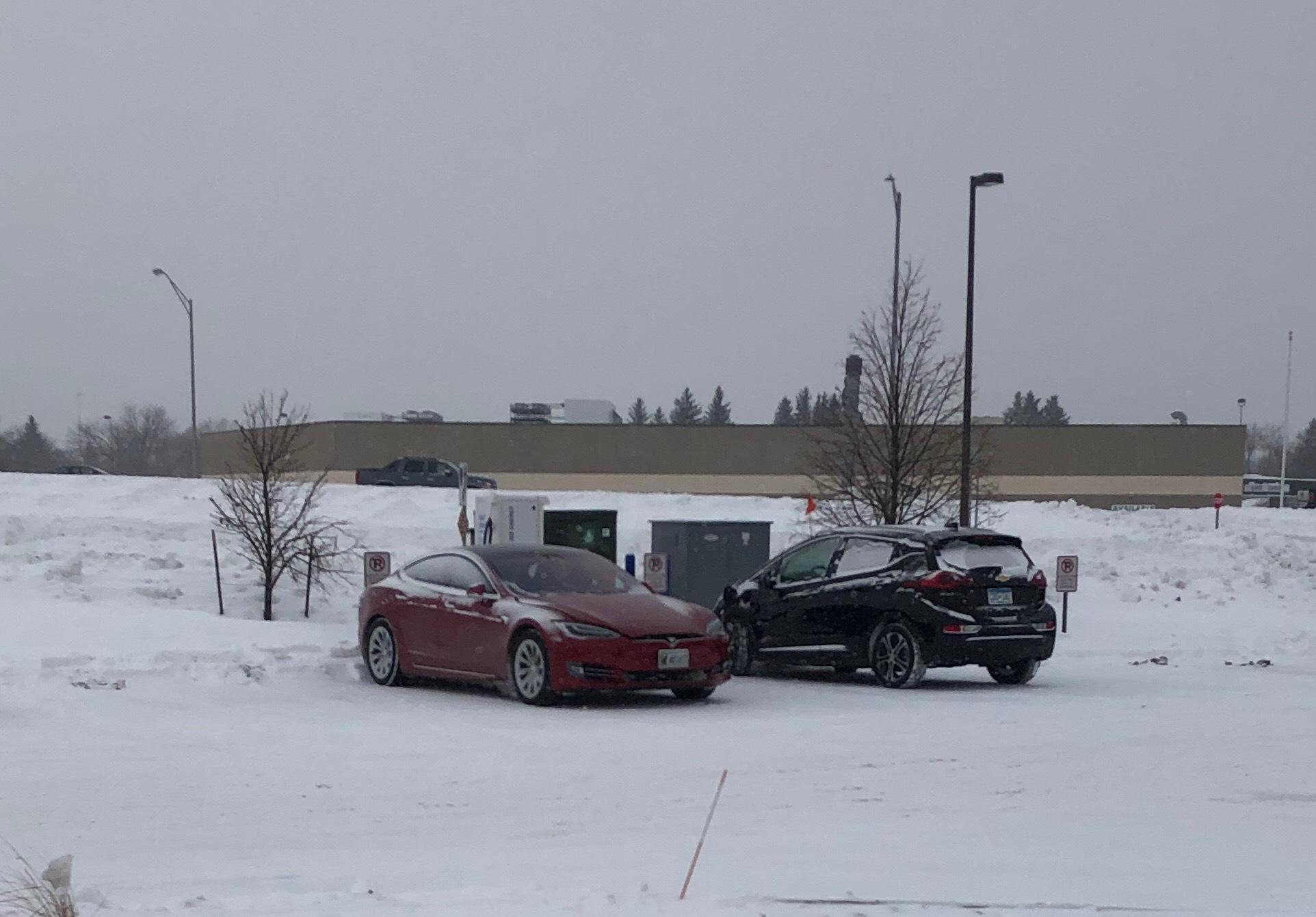 Noodles and Company Moorhead, MN EV Station