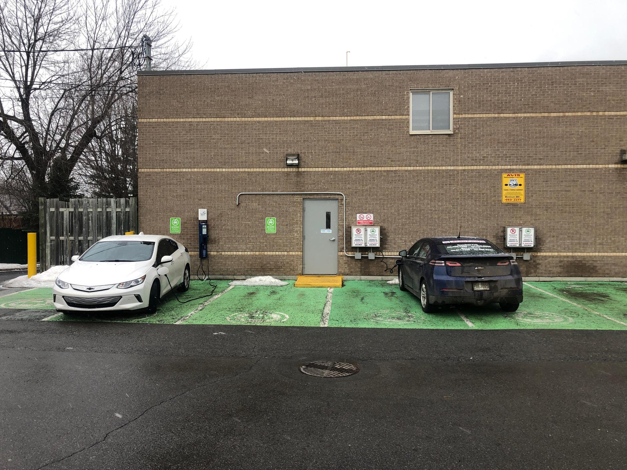 PJC Jean Coutu Longueuil, QC EV Station