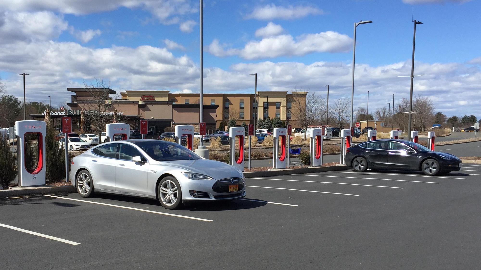 The Plaza at Buckland Hills Manchester, CT EV Station