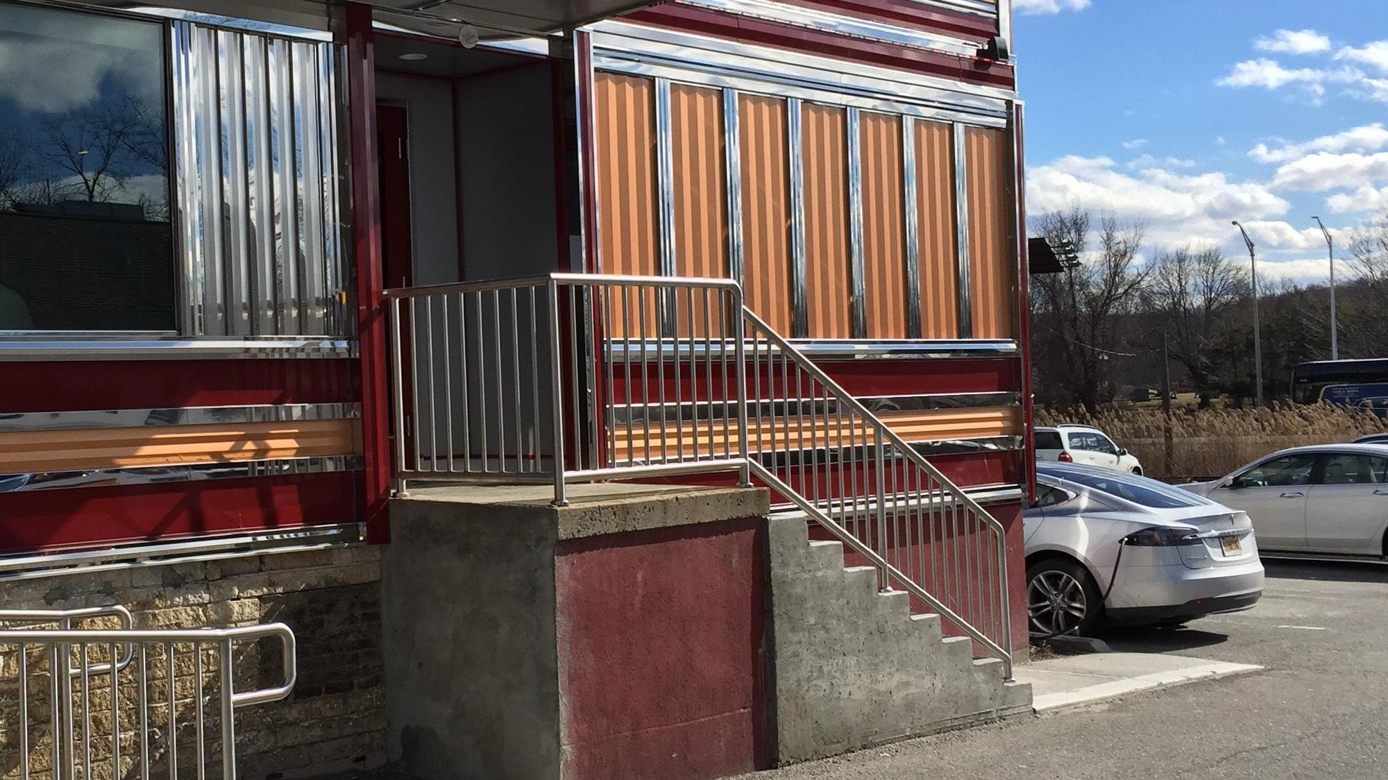 Mill Plain Diner Danbury, CT EV Station