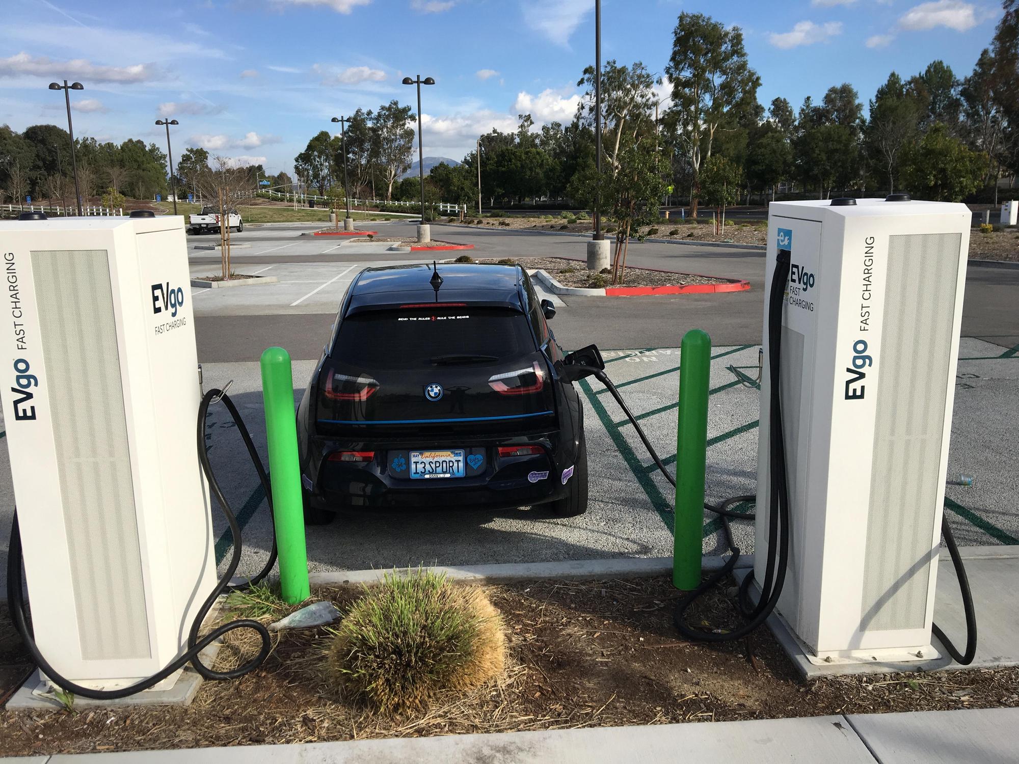 Bridgeport Marketplace Santa Clarita, CA EV Station