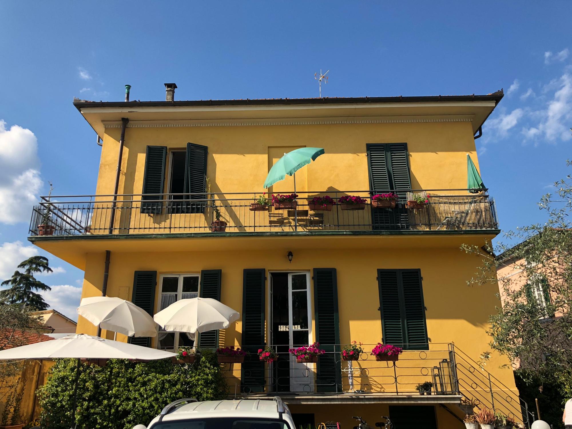 Lucca di Villa San Donato Lucca, Toscana EV Station