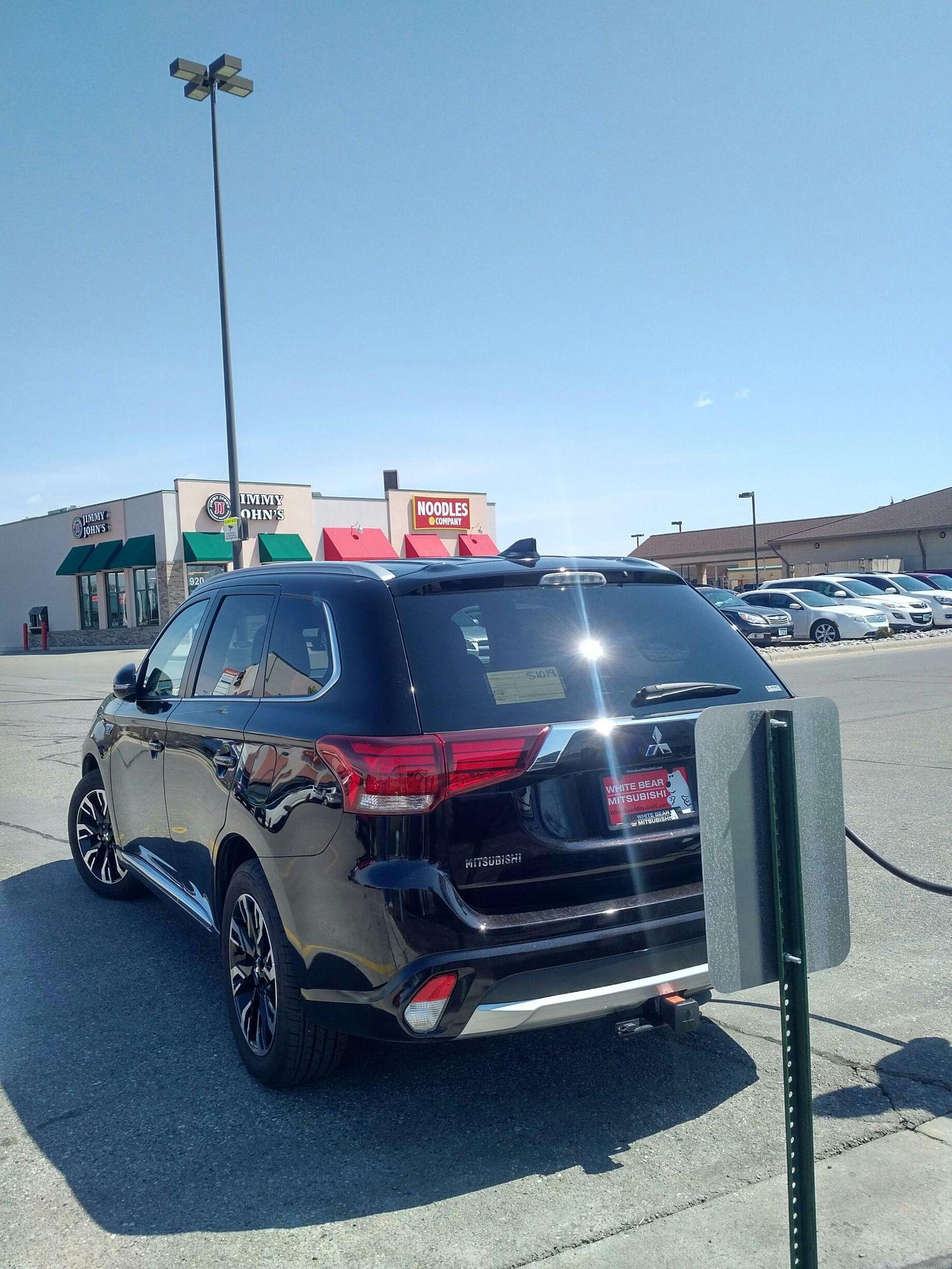 Noodles and Company Moorhead, MN EV Station