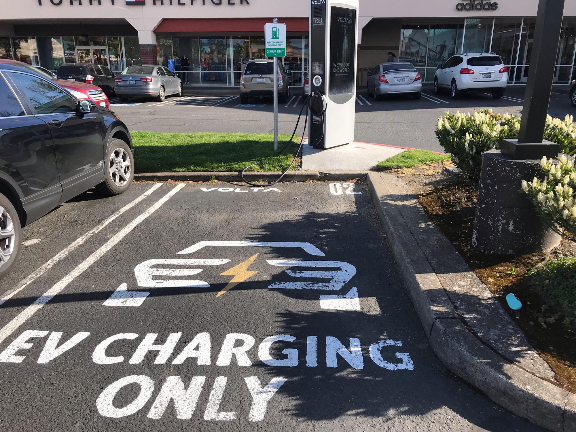 Columbia Outlets Gap Factory Troutdale, OR EV Station