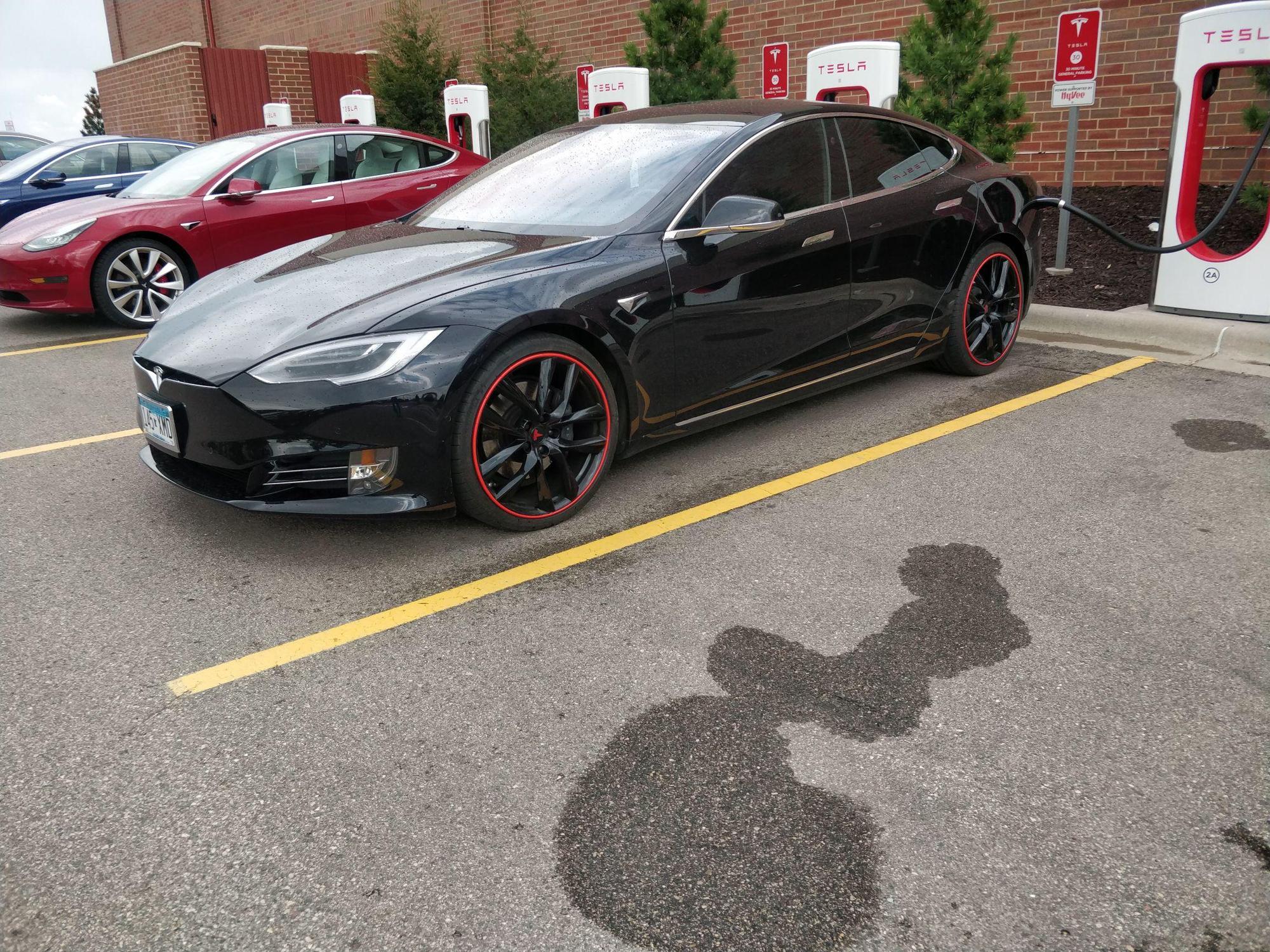 HyVee (2) Oakdale, MN EV Station