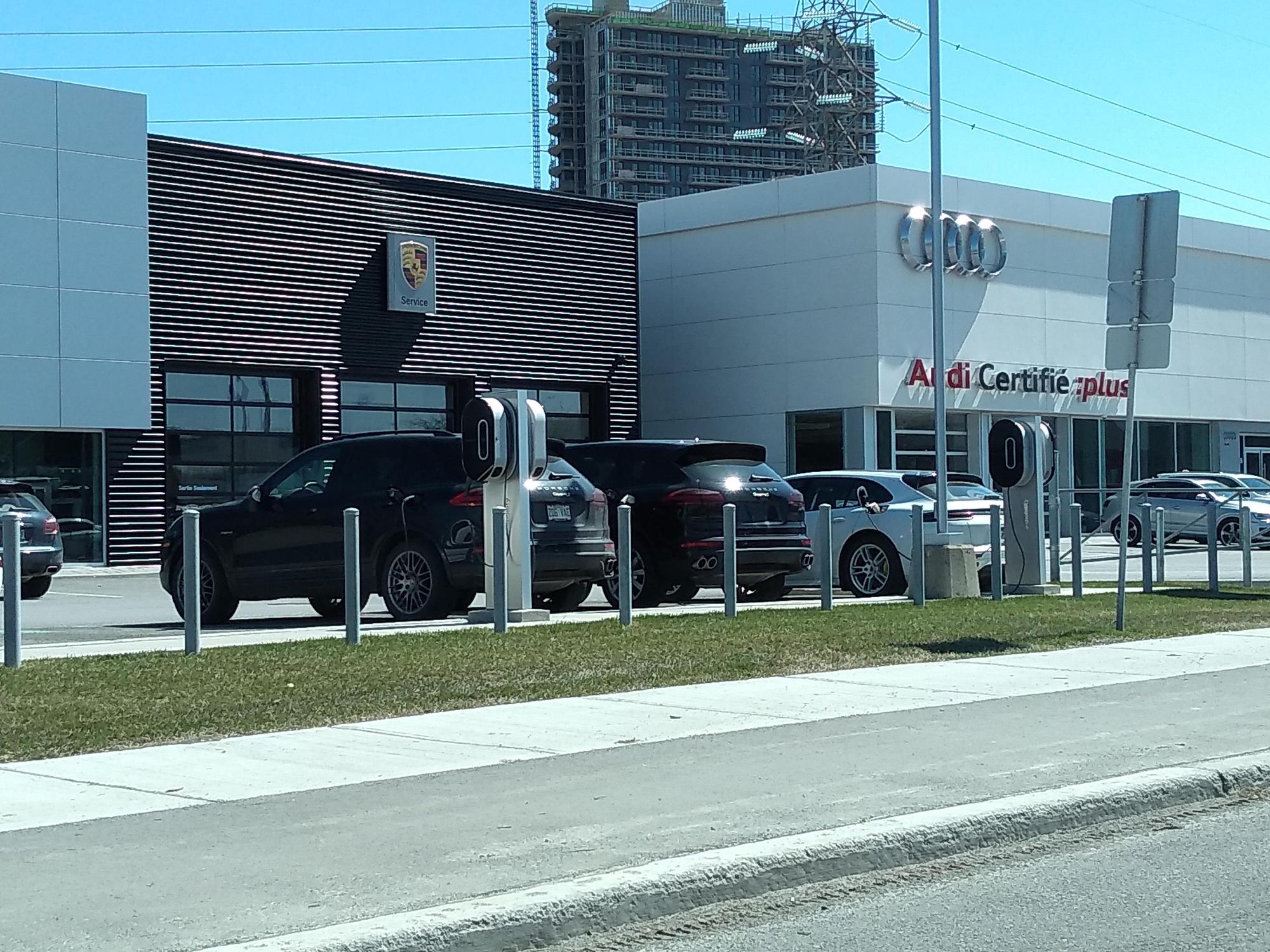 Porsche Lauzon Laval, QC EV Station