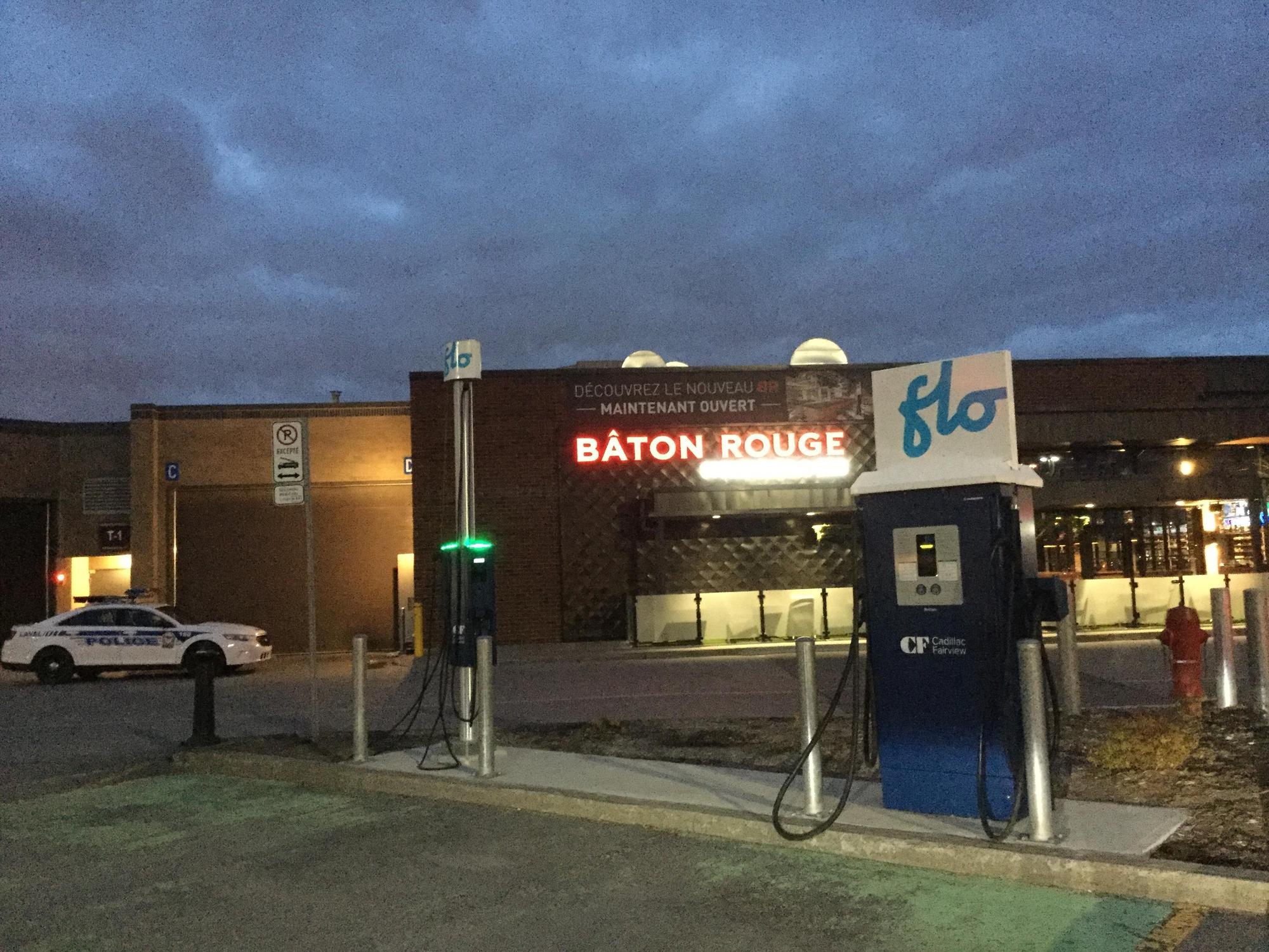 Baton Rouge Laval CF Carrefour Laval - Bâton Rouge Grillhouse & Bar | Laval, QC | EV Station