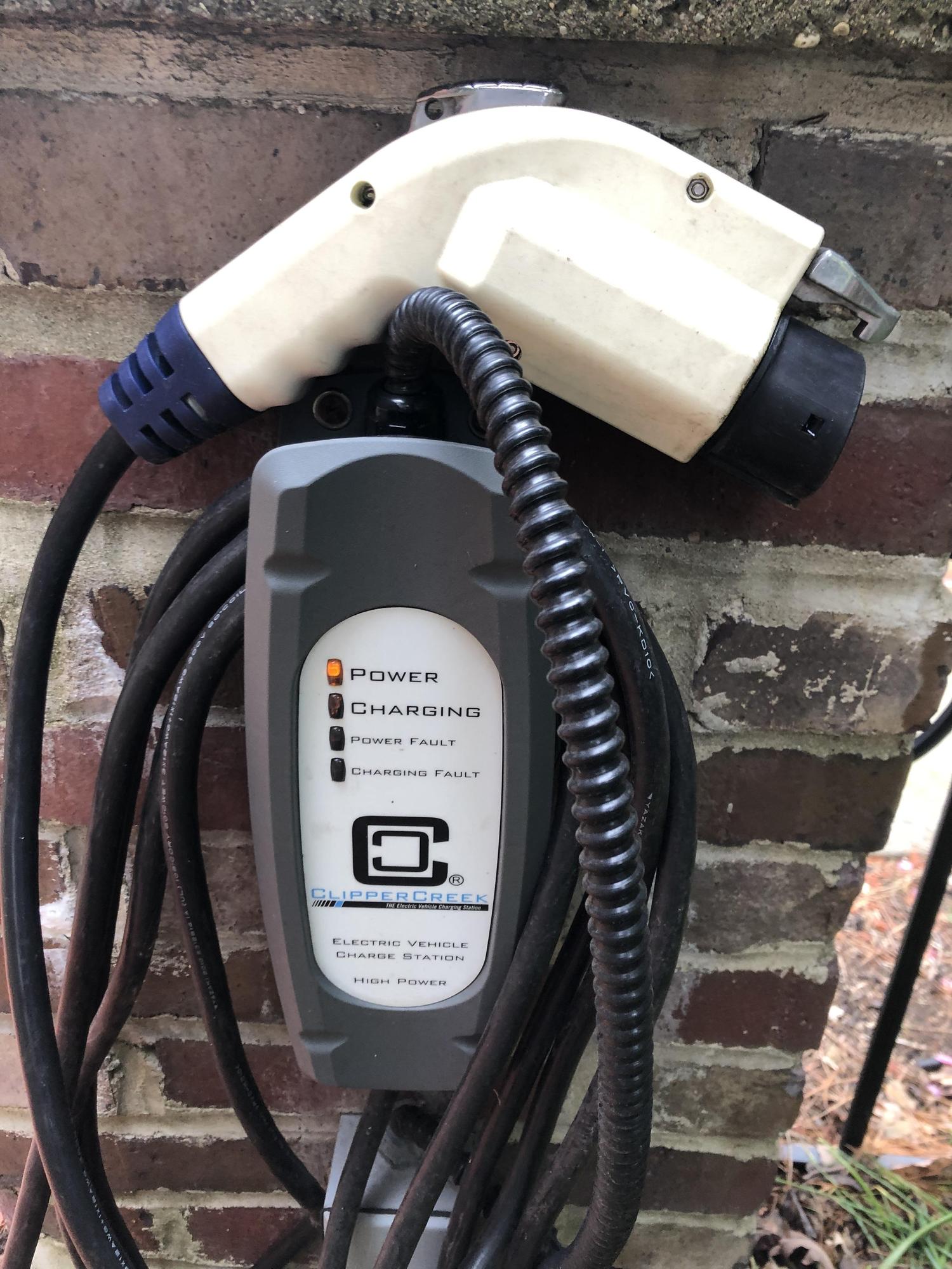 Peaches Bed & Breakfast Grand Rapids, MI EV Station