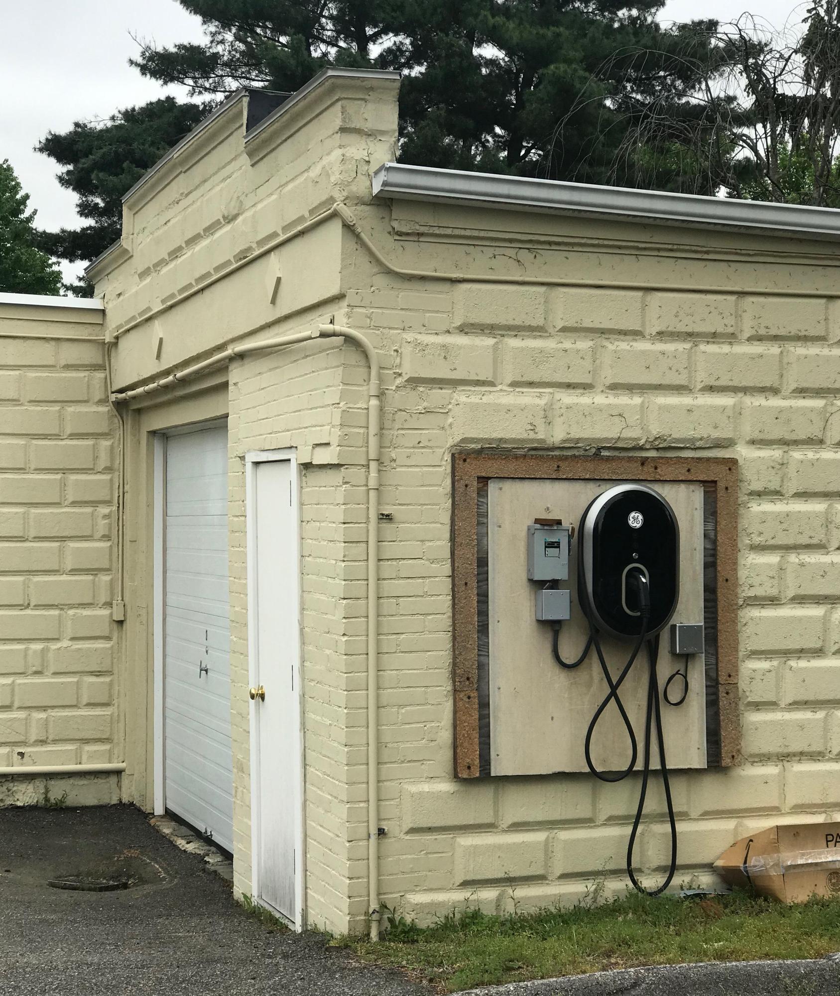 Cambridge Self Storage Cambridge, MA EV Station