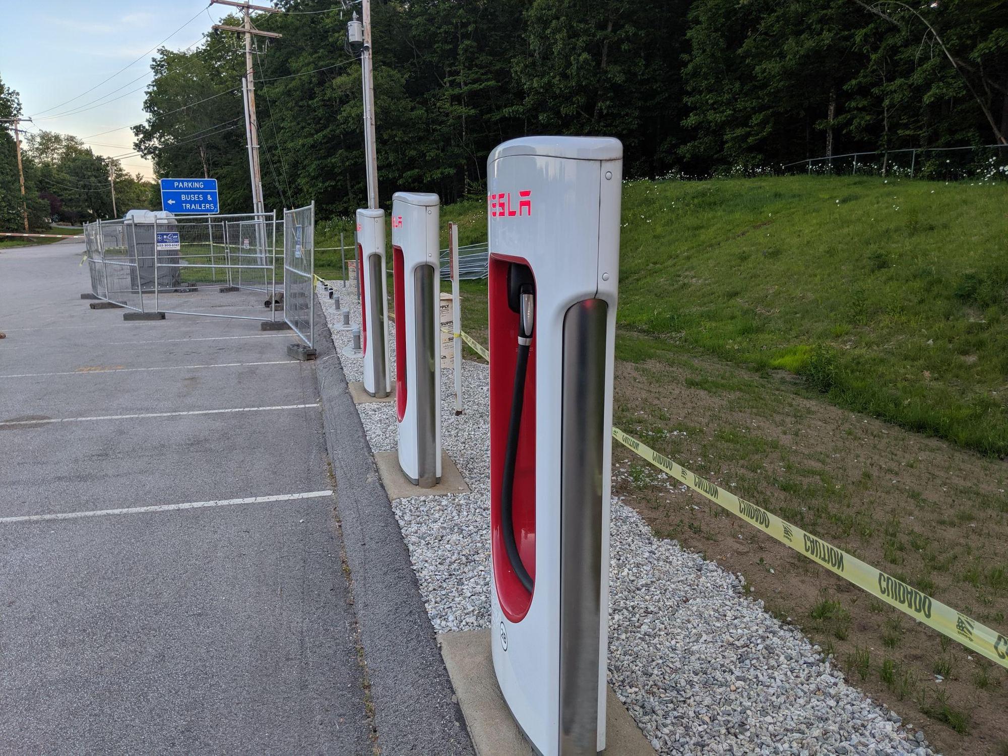Hooksett Travel Plaza Southbound Hooksett, NH EV Station
