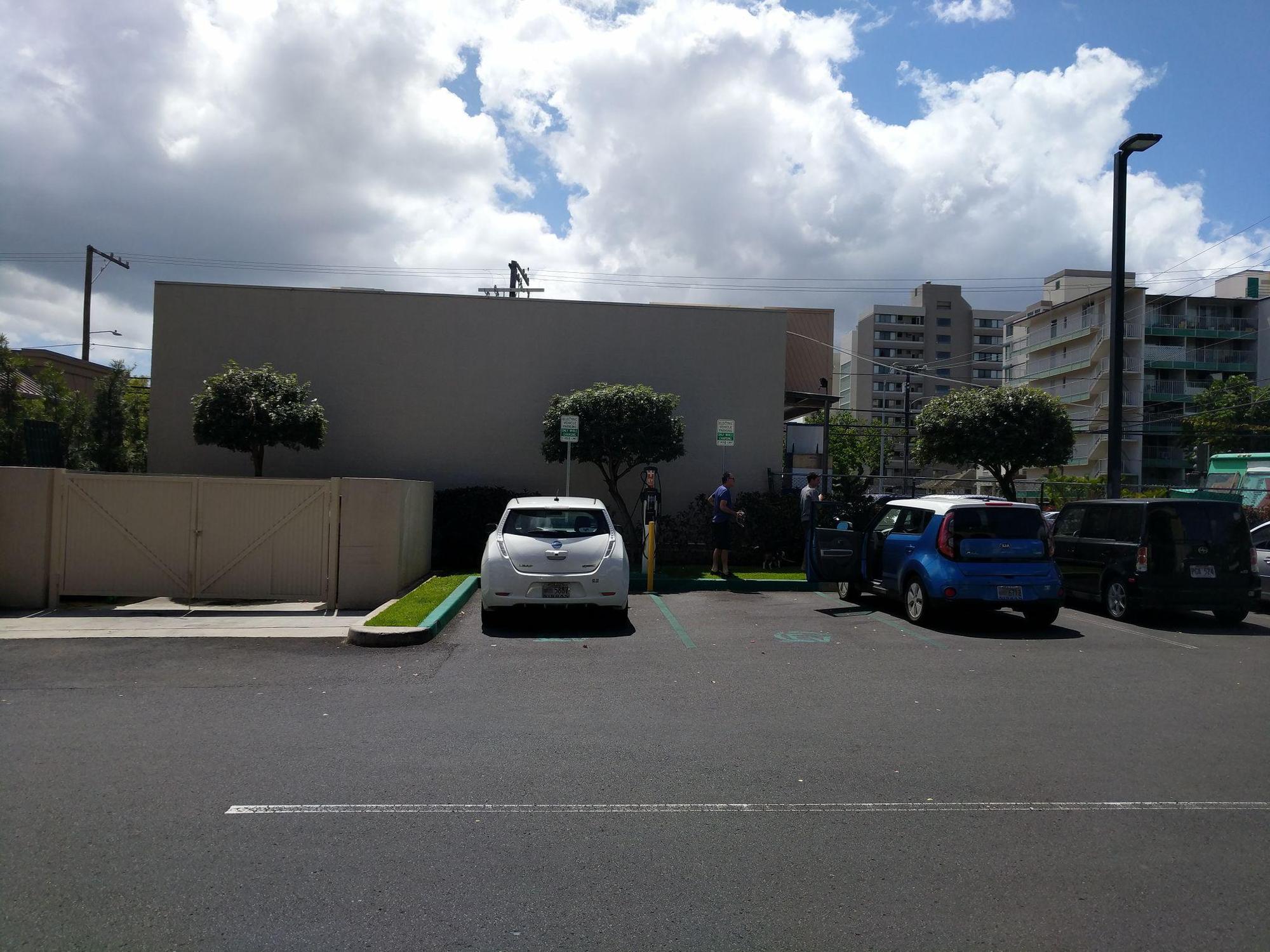Safeway Honolulu, HI EV Station
