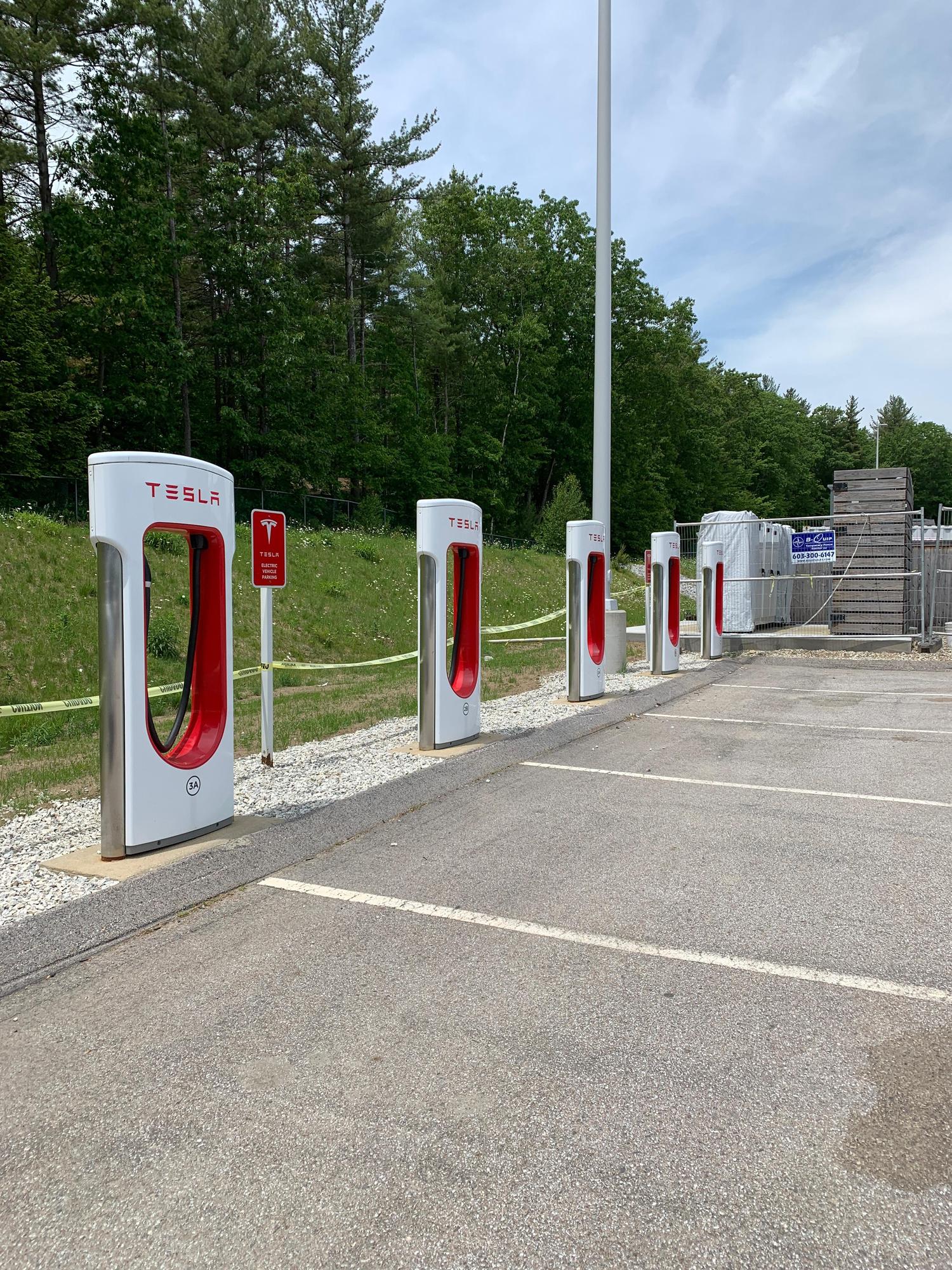 Hooksett Travel Plaza Southbound Hooksett, NH EV Station