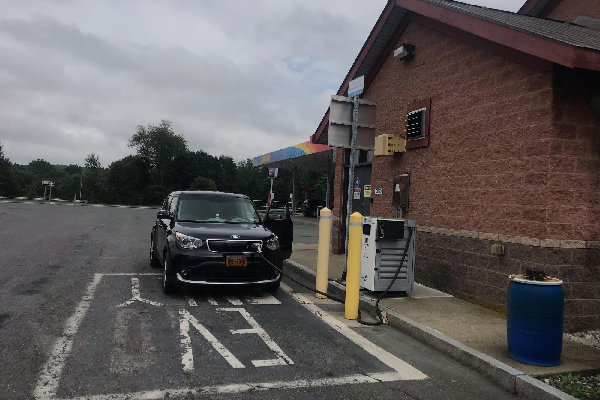 Modena Travel Plaza Southbound I87 MP 66 Wallkill, NY EV Station