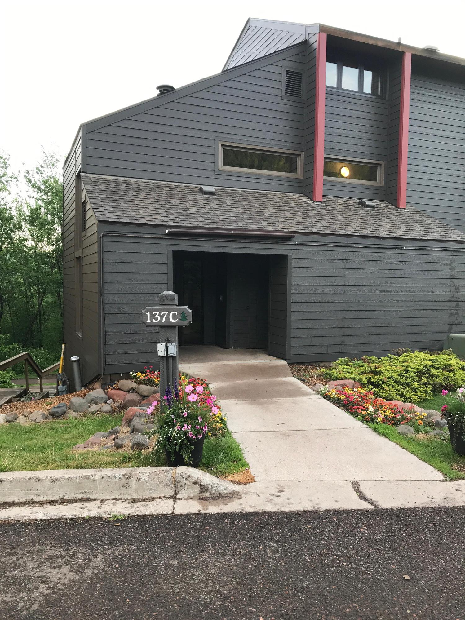 Caribou Highlands Lodge/Moguls Tofte, MN EV Station