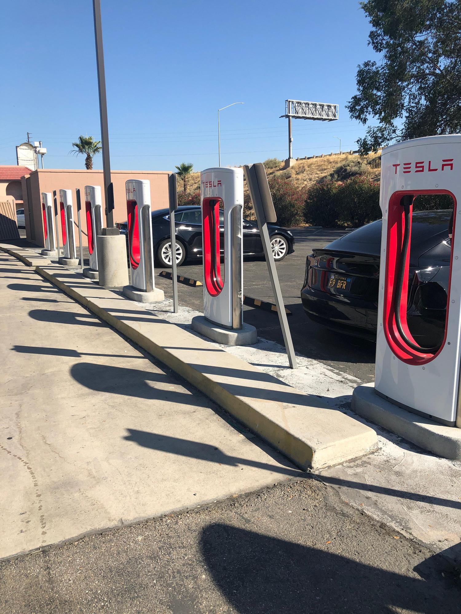 Buttonwillow Starbucks / Subway (1) Buttonwillow, CA EV Station