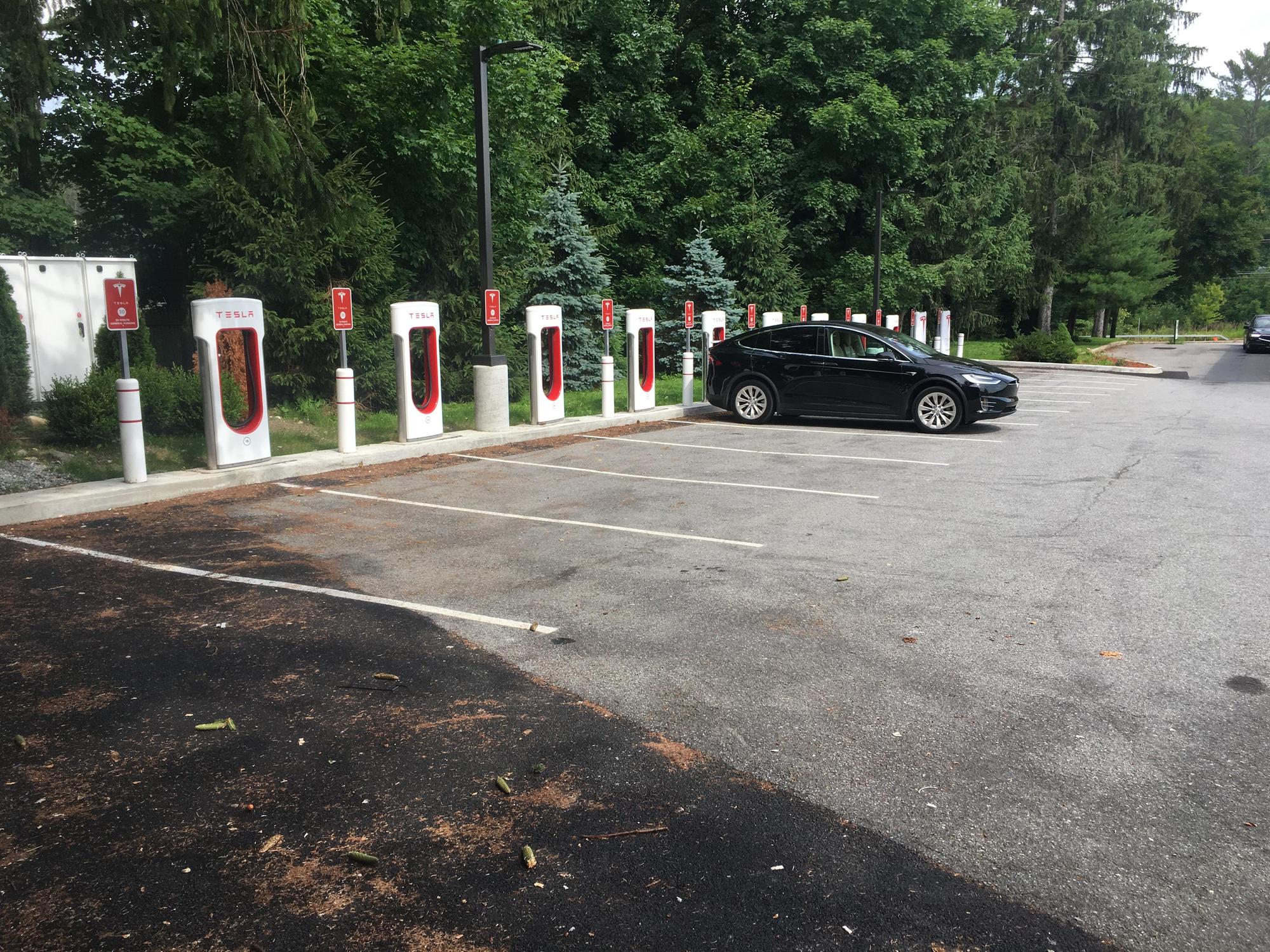 Staples Plaza Yorktown Heights, NY EV Station