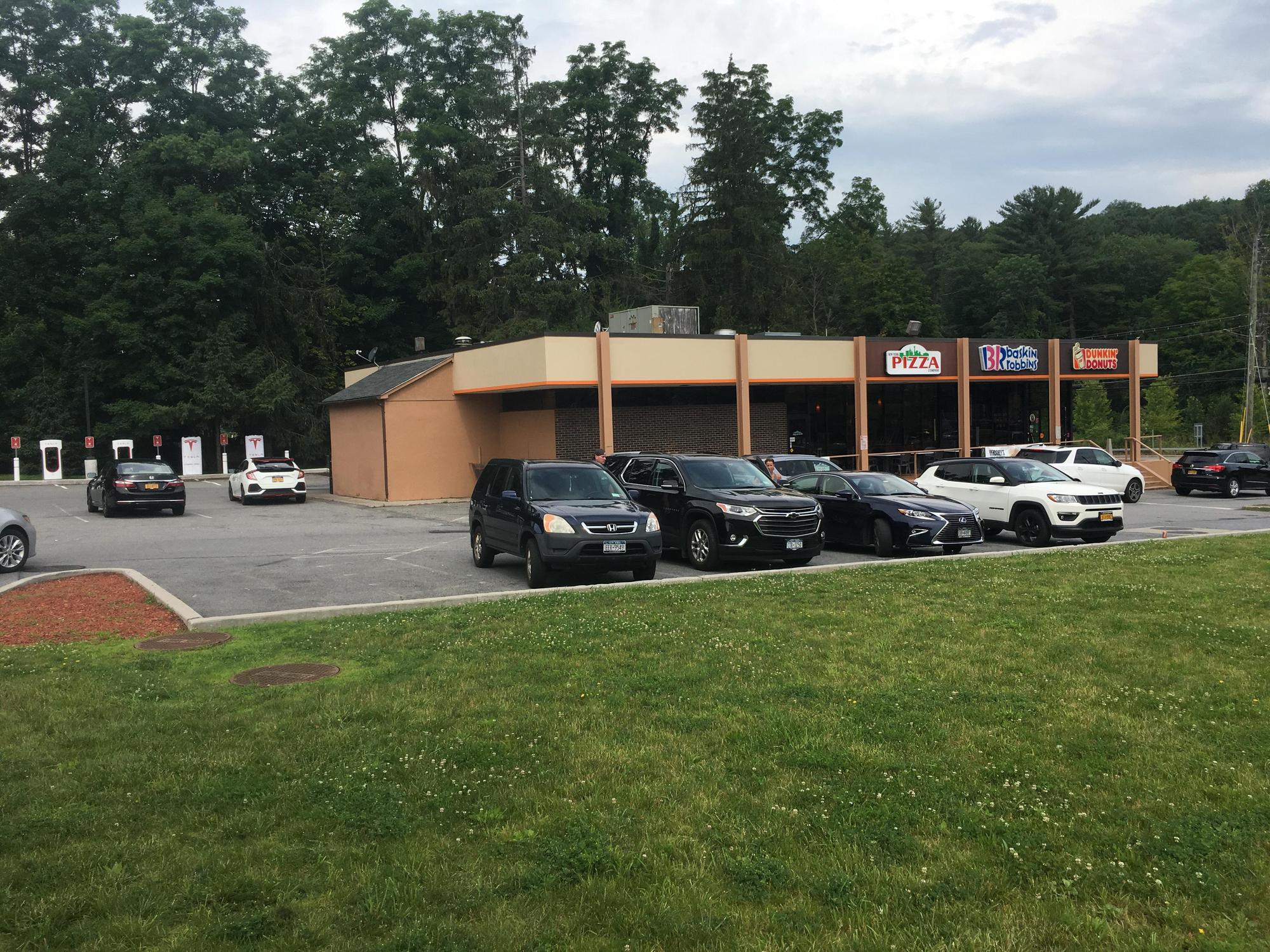 Staples Plaza Yorktown Heights, NY EV Station