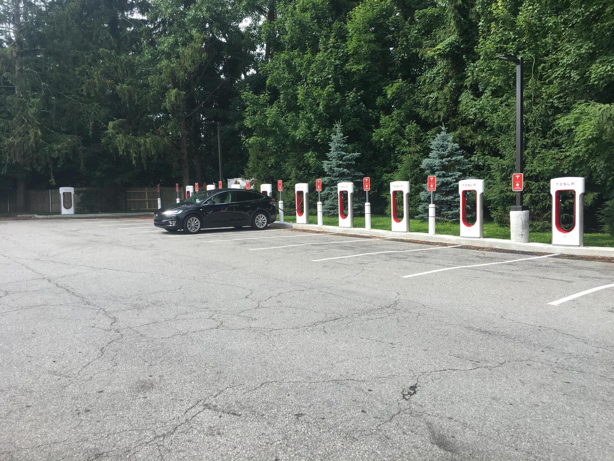 Staples Plaza Yorktown Heights, NY EV Station