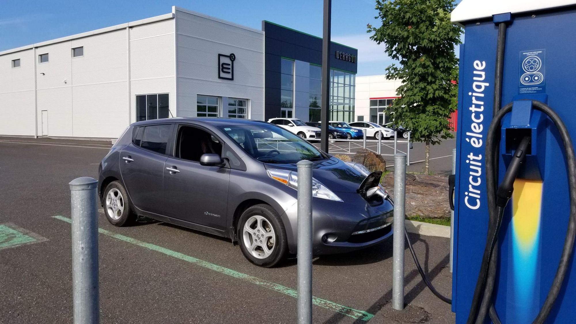 Deragon Sélection Cowansville, QC EV Station