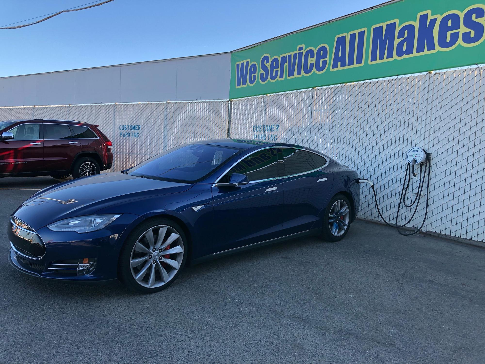 Porterville Ford Porterville, CA EV Station