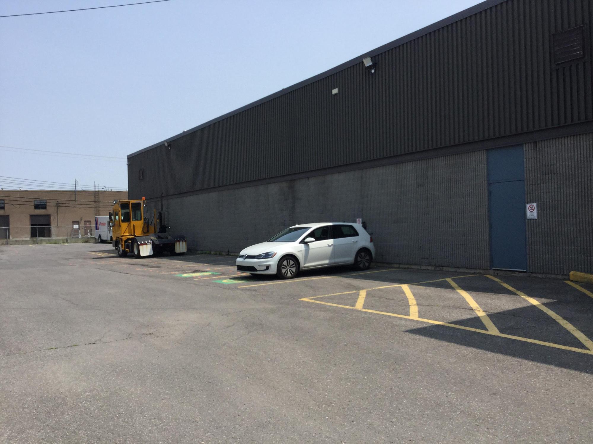 Purolator Montréal, QC EV Station