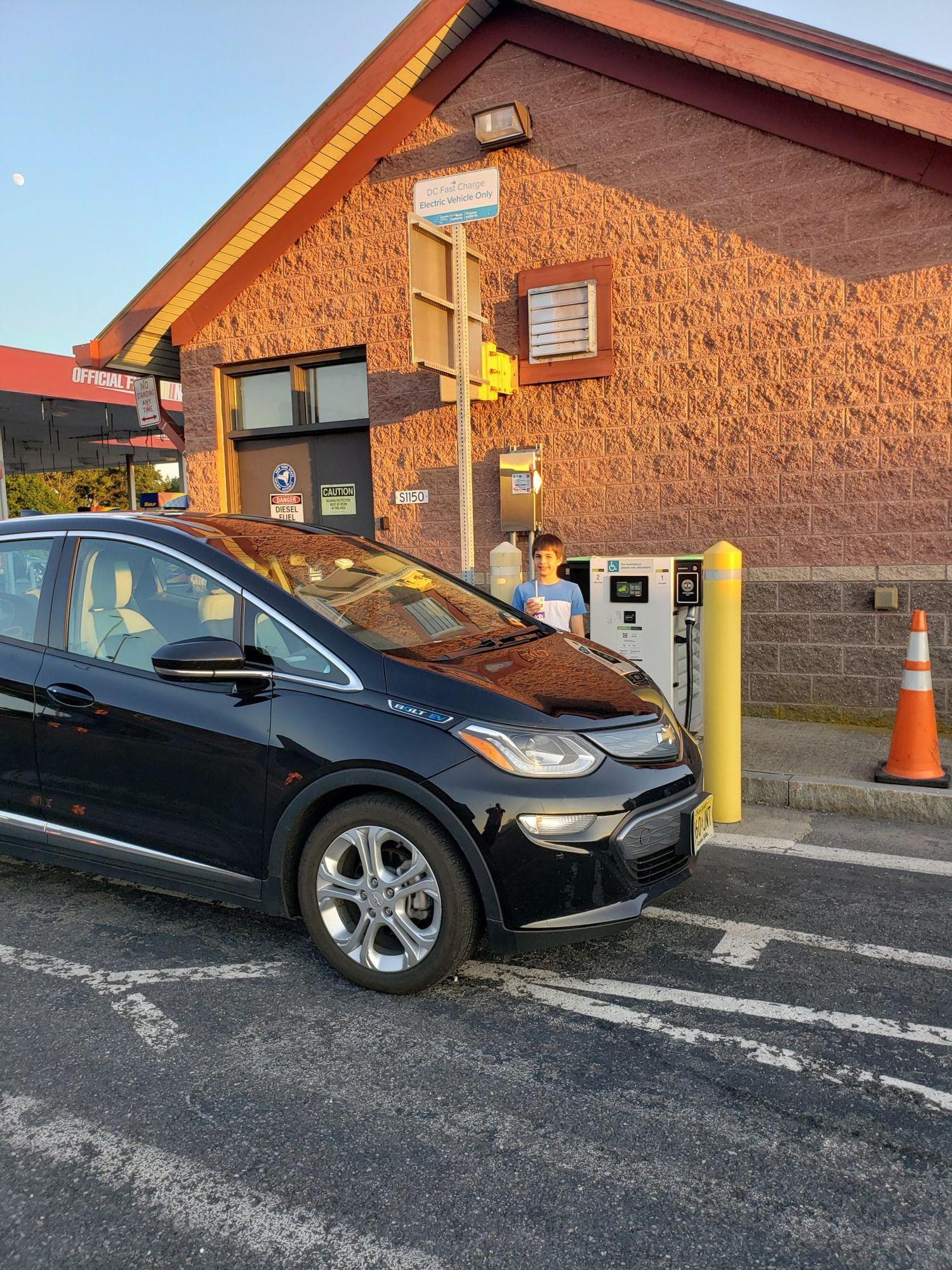 Modena Travel Plaza Southbound I87 MP 66 Wallkill, NY EV Station