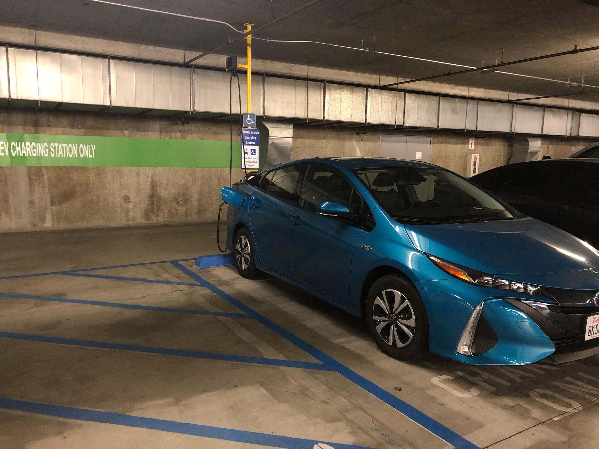 Los Angeles Convention Center (South Hall) Los Angeles, CA EV Station