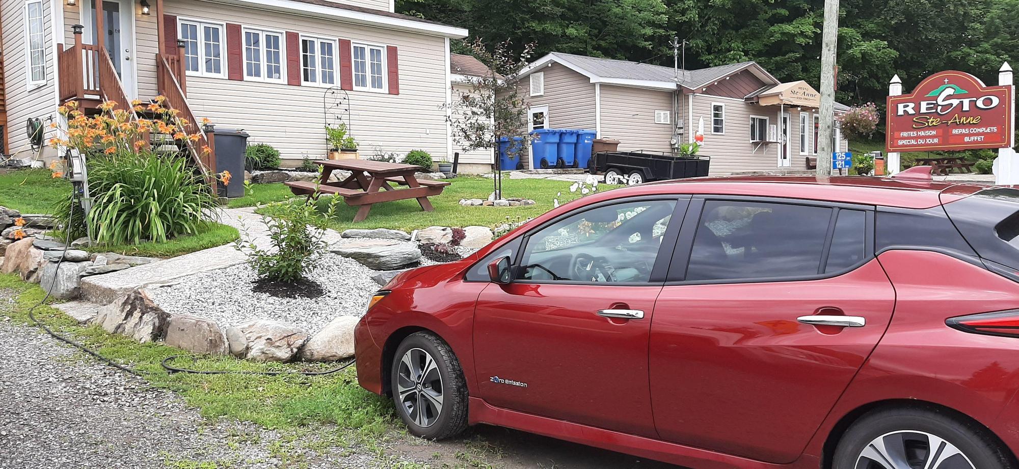 Resto SteAnne SainteAnnedelaRochelle, QC EV Station