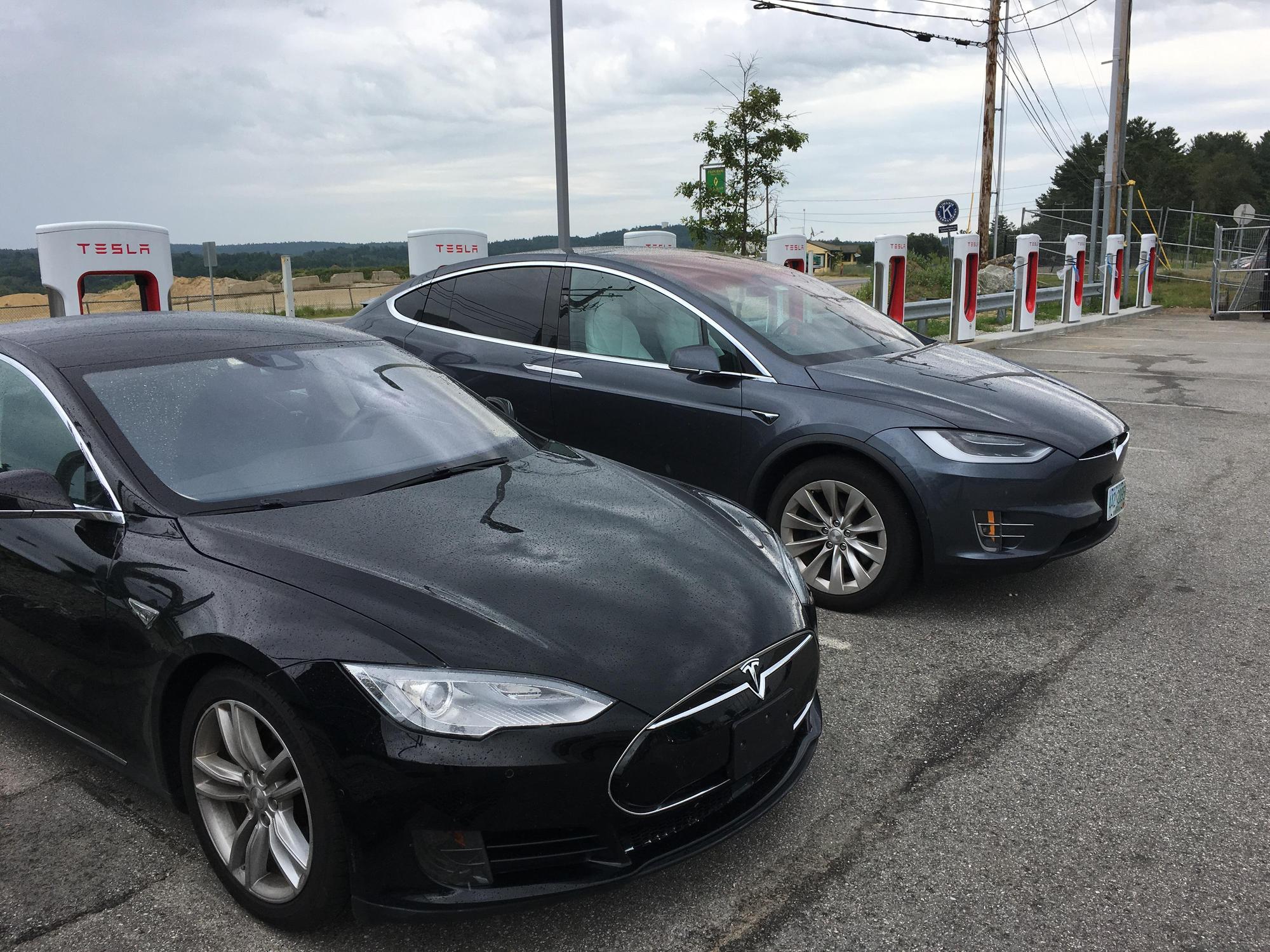 Hooksett Travel Plaza = Northbound Hooksett, NH EV Station