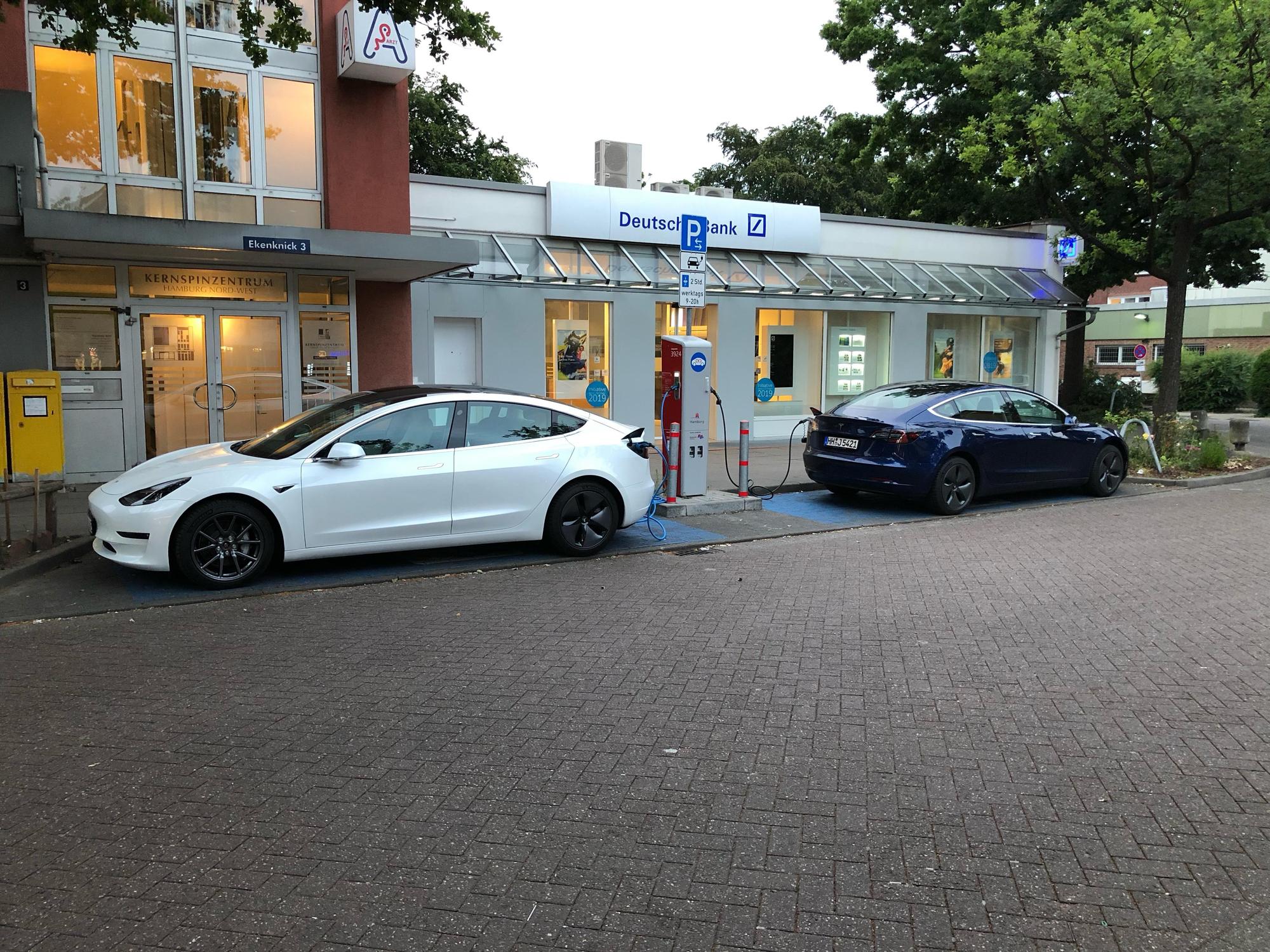 Ekenknick Hamburg Energie Deutsche Bank Hamburg HH EV Station
