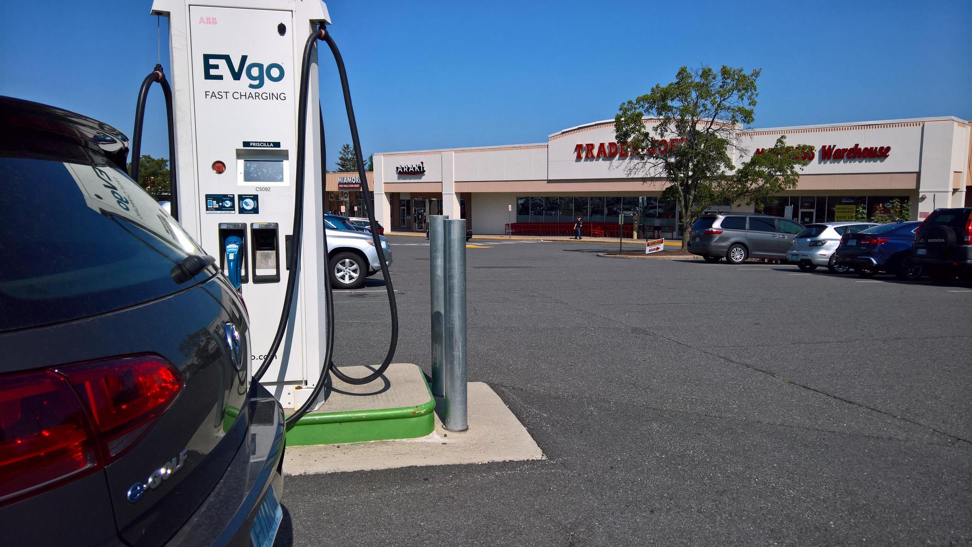 Newgate Shopping Center Centreville, VA EV Station