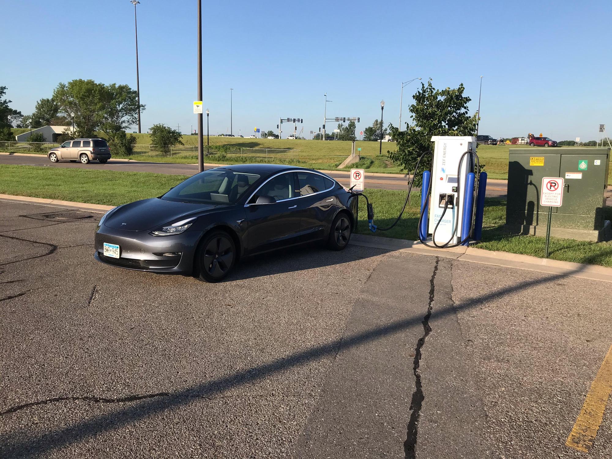 Noodles and Company Moorhead, MN EV Station