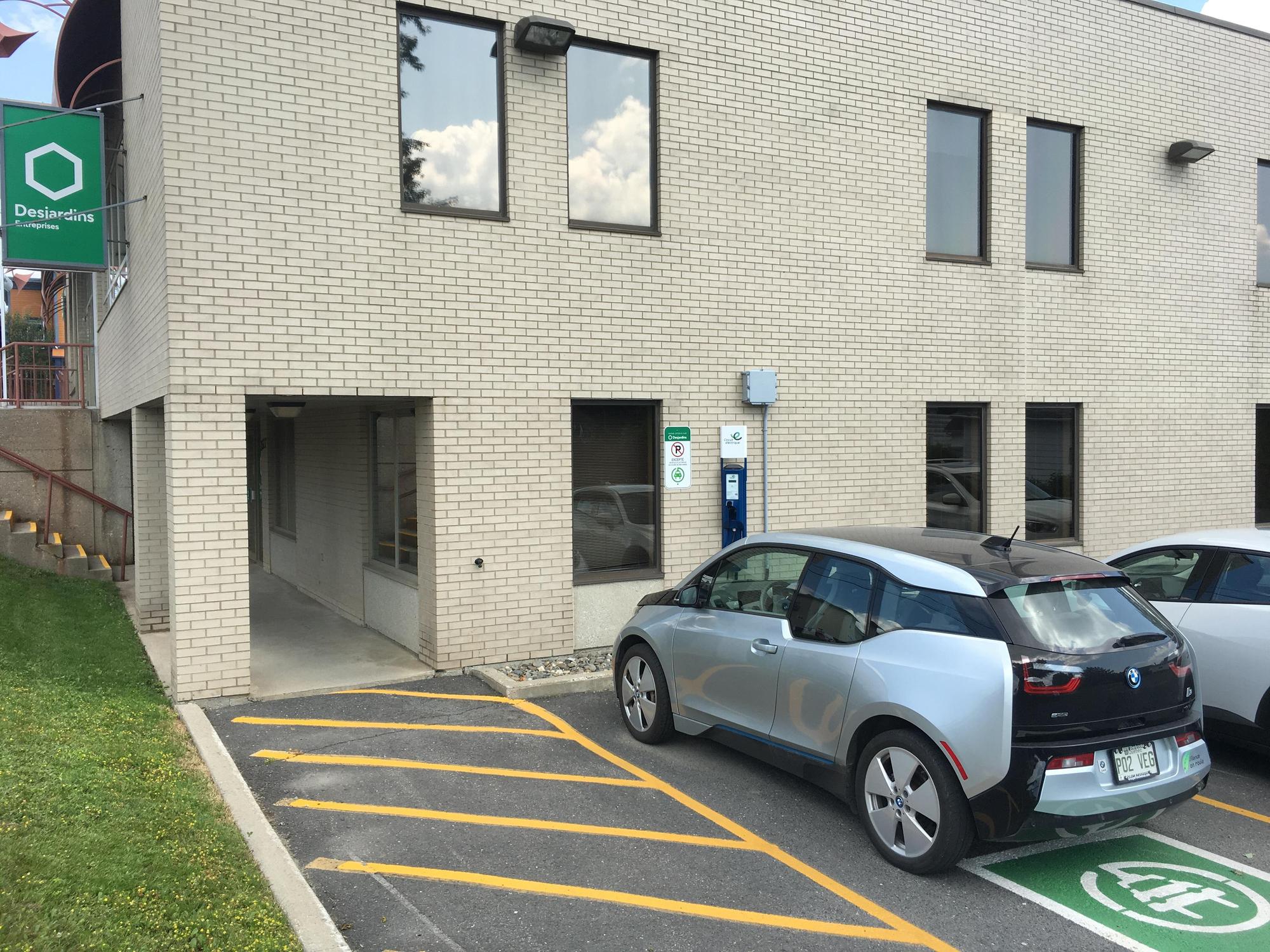 Caisses Desjardins Lac MéganticLe Granit LacMégantic, QC EV Station