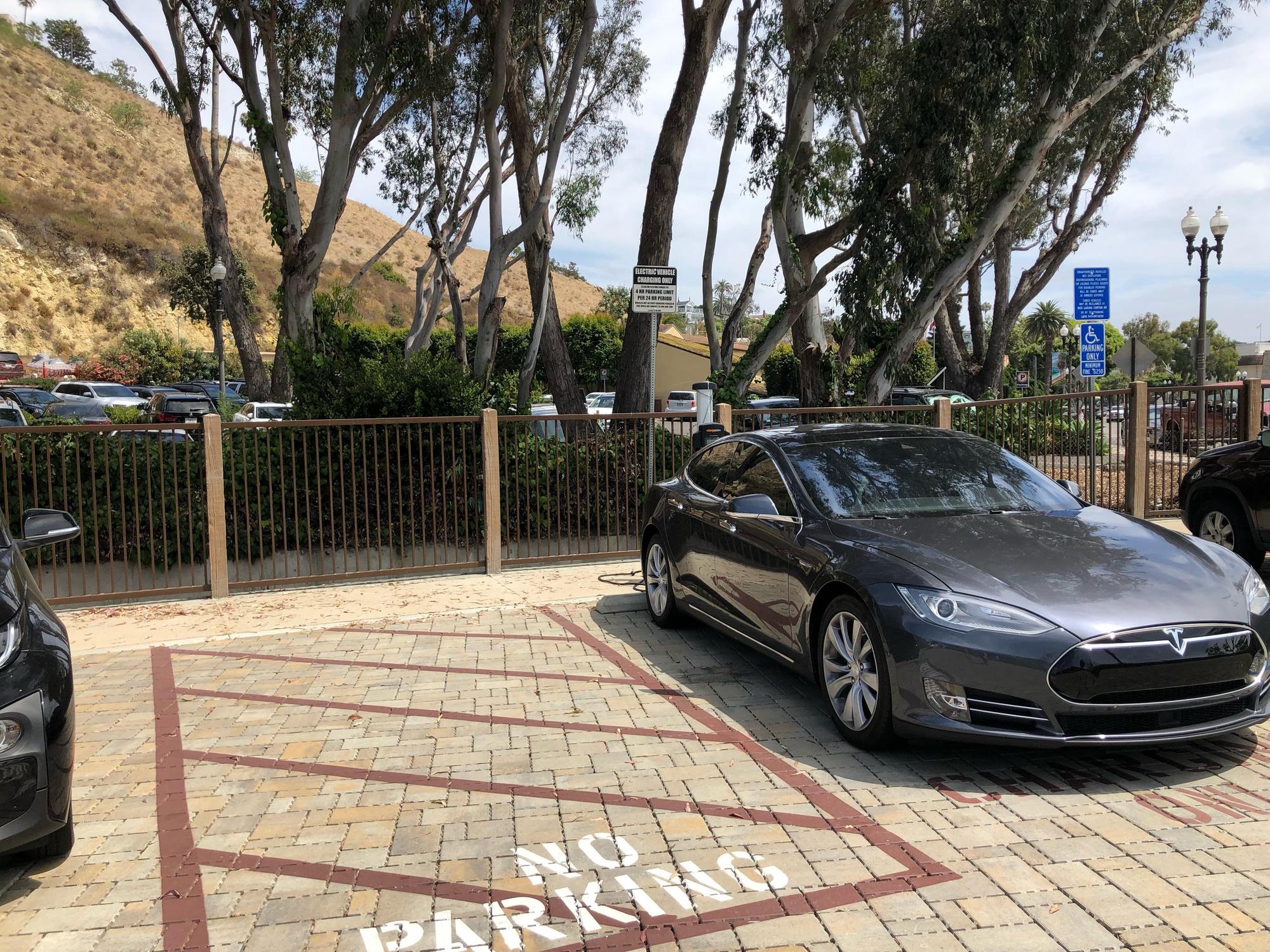 Laguna Beach Public Parking Laguna Beach, CA EV Station