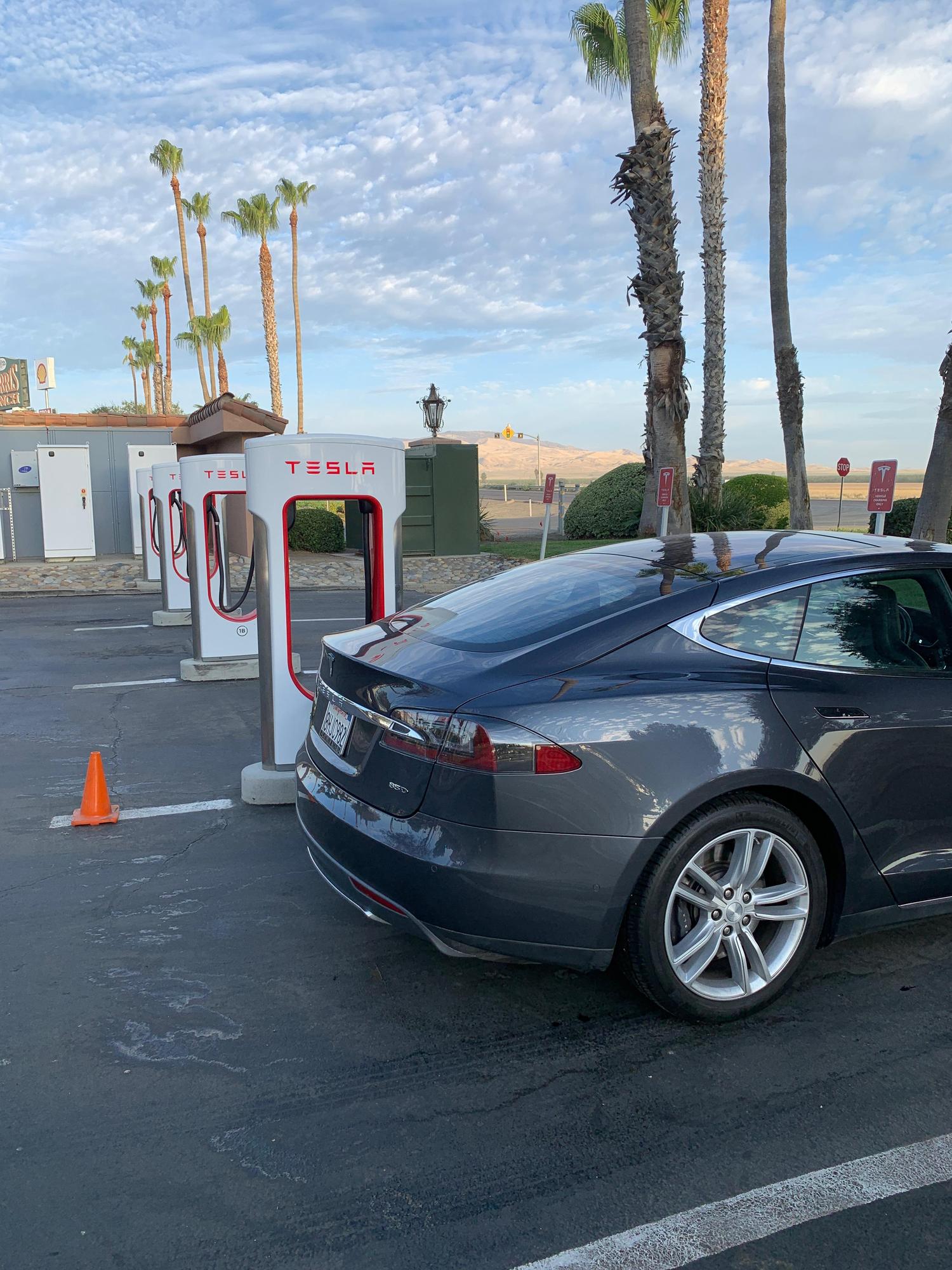 Harris Ranch Inn & Restaurant (2) | Coalinga, CA | EV Station