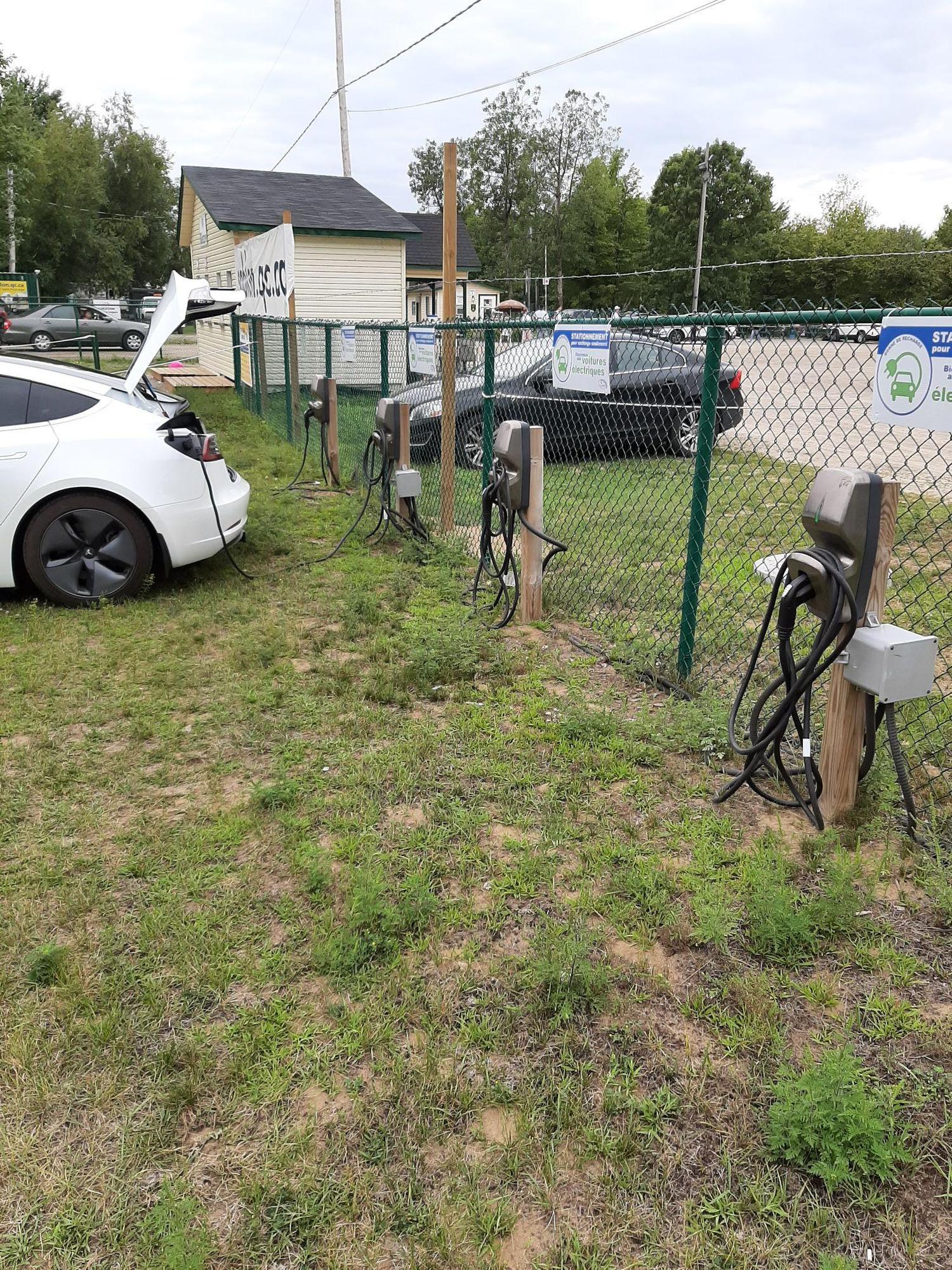 Le Sablon Plage et Camping SaintTélesphore, QC EV Station