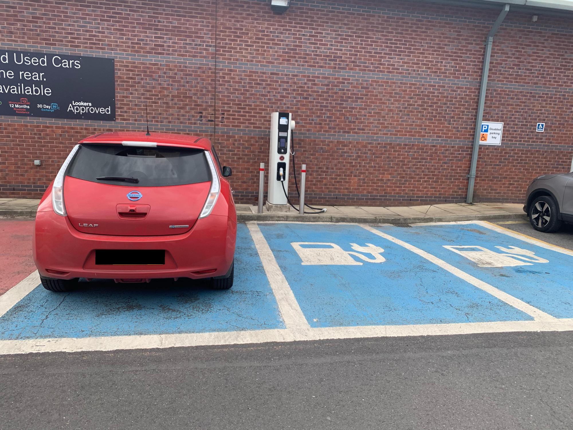 Lookers Nissan Leeds Leeds, England EV Station