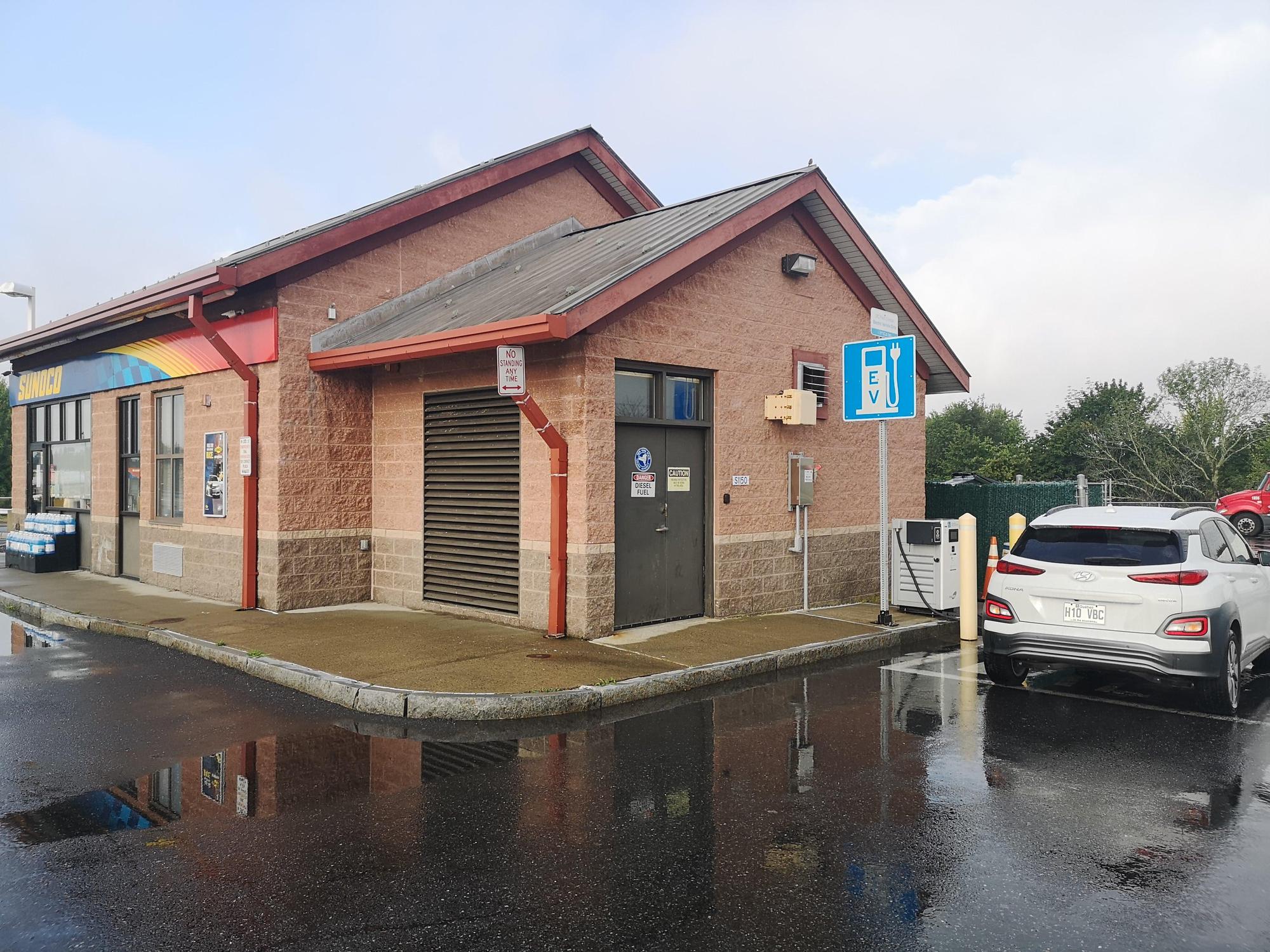 Modena Travel Plaza Southbound I87 MP 66 Wallkill, NY EV Station