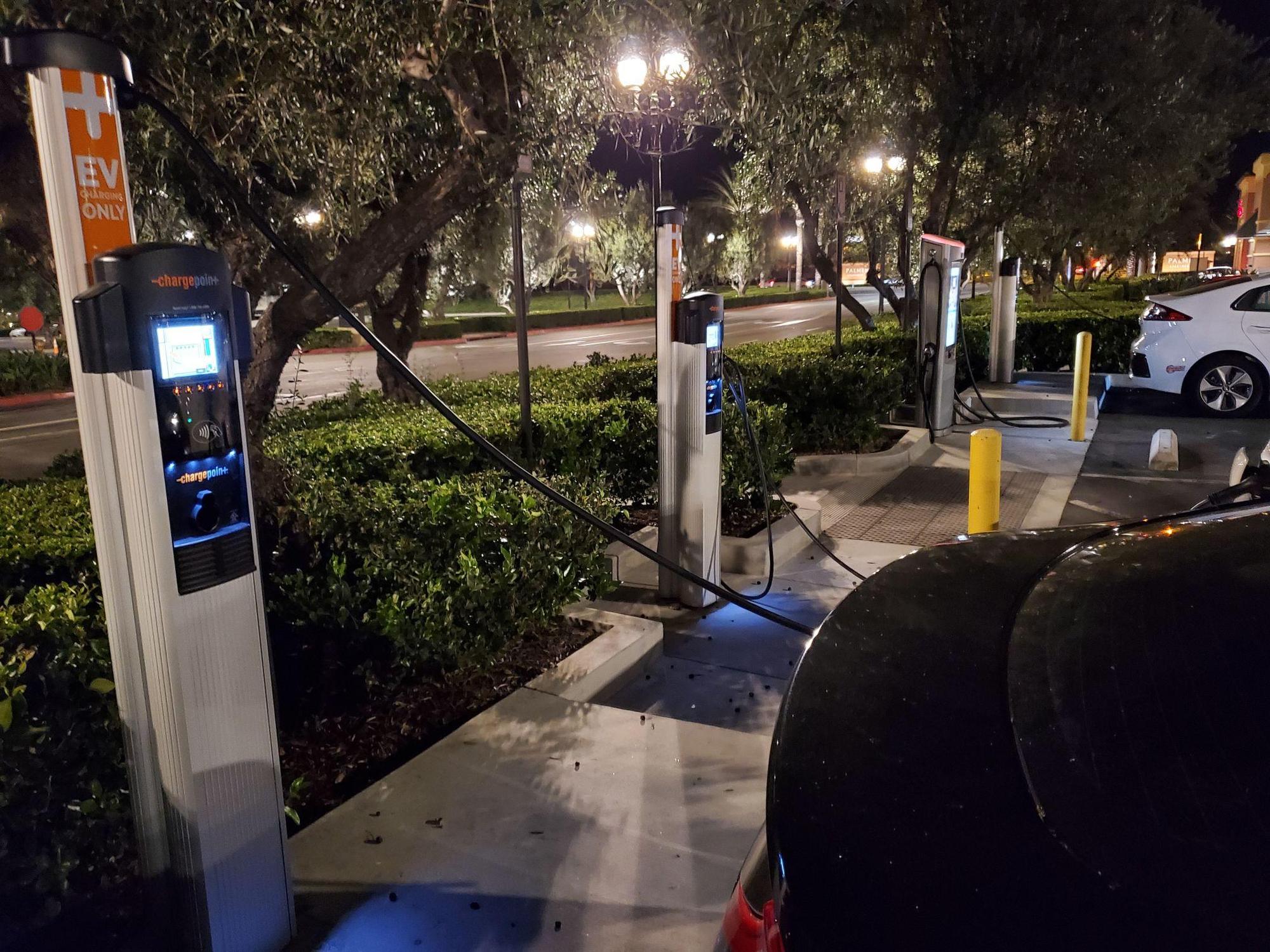 Woodbury Town Center Chipotle Irvine, CA EV Station
