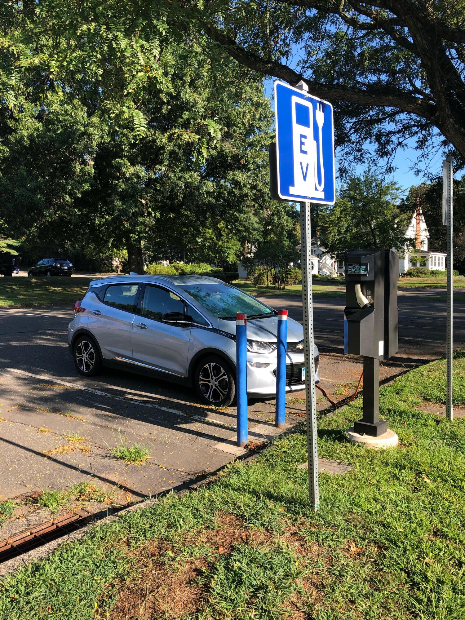 Simsbury Town Hall Simsbury, CT EV Station