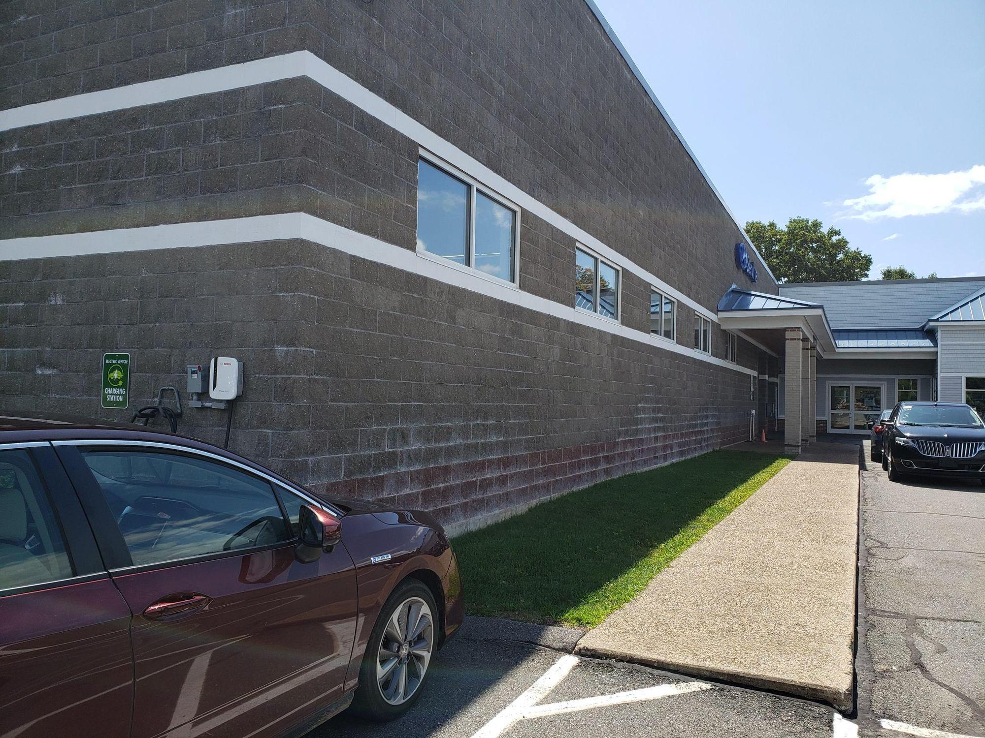 Hampton Ford Hyundai North Hampton, NH EV Station