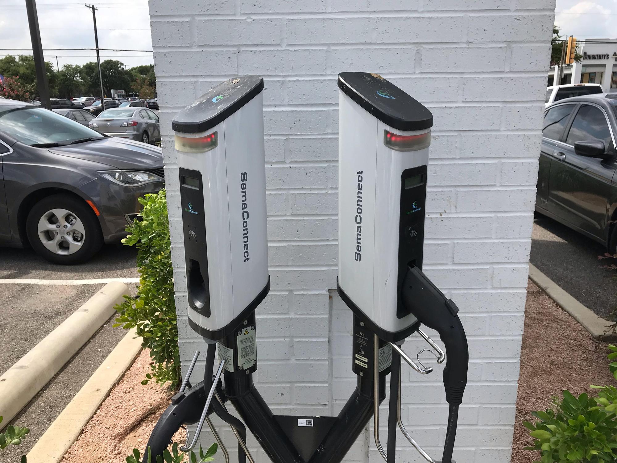 Preston Royal Village Dallas, TX EV Station