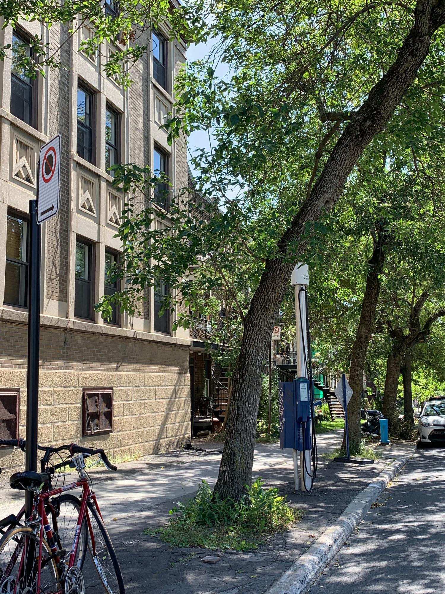 Avenue Stationnement / Chargement Montréal, QC EV Station