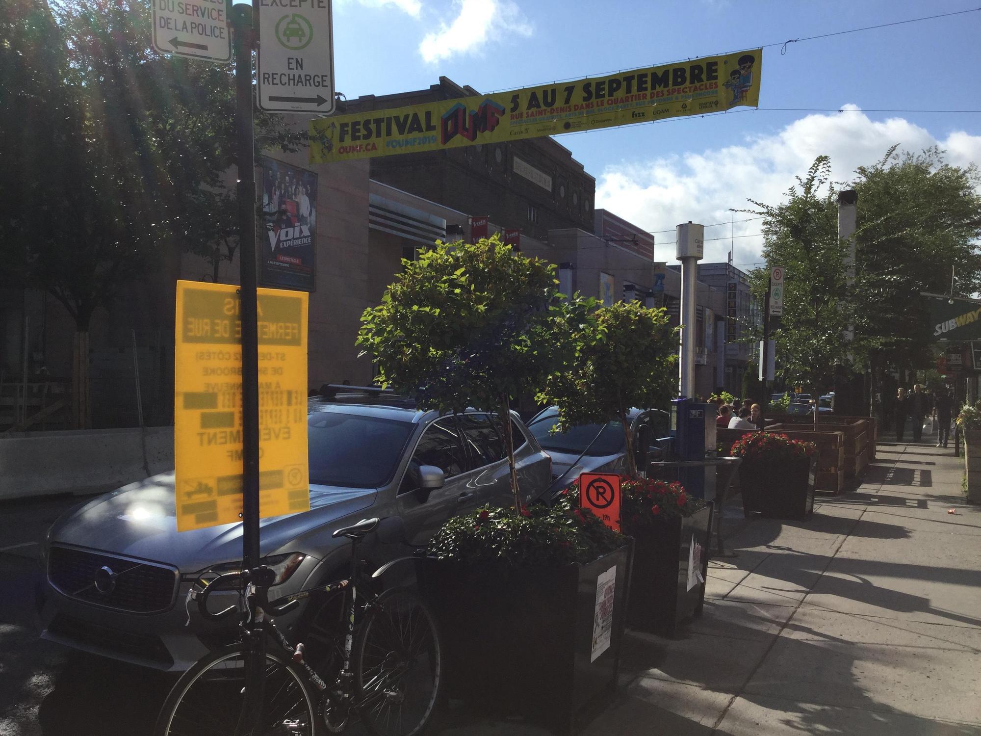 Rue StDenis Stationnement Montréal, QC EV Station