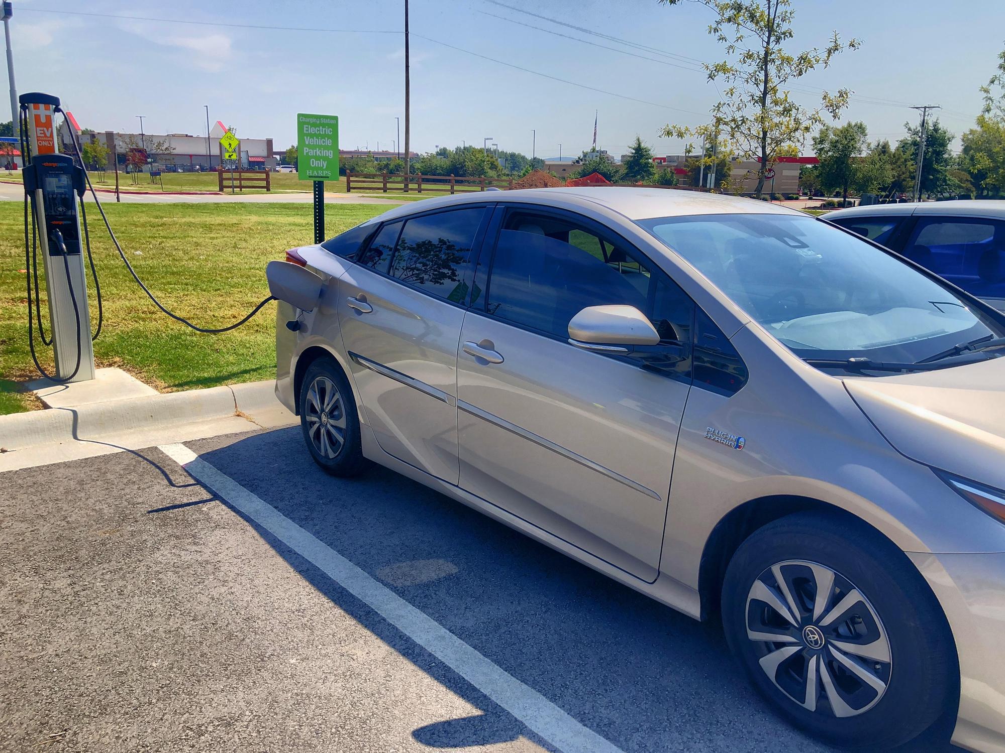 Harps Food Store Lowell, AR EV Station