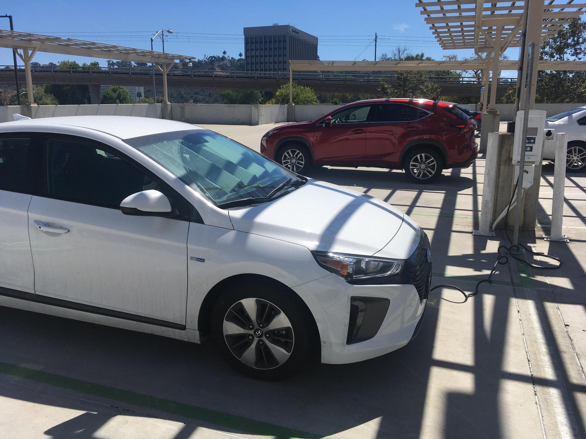 Bloomingdale's Fashion Valley Holiday Hours