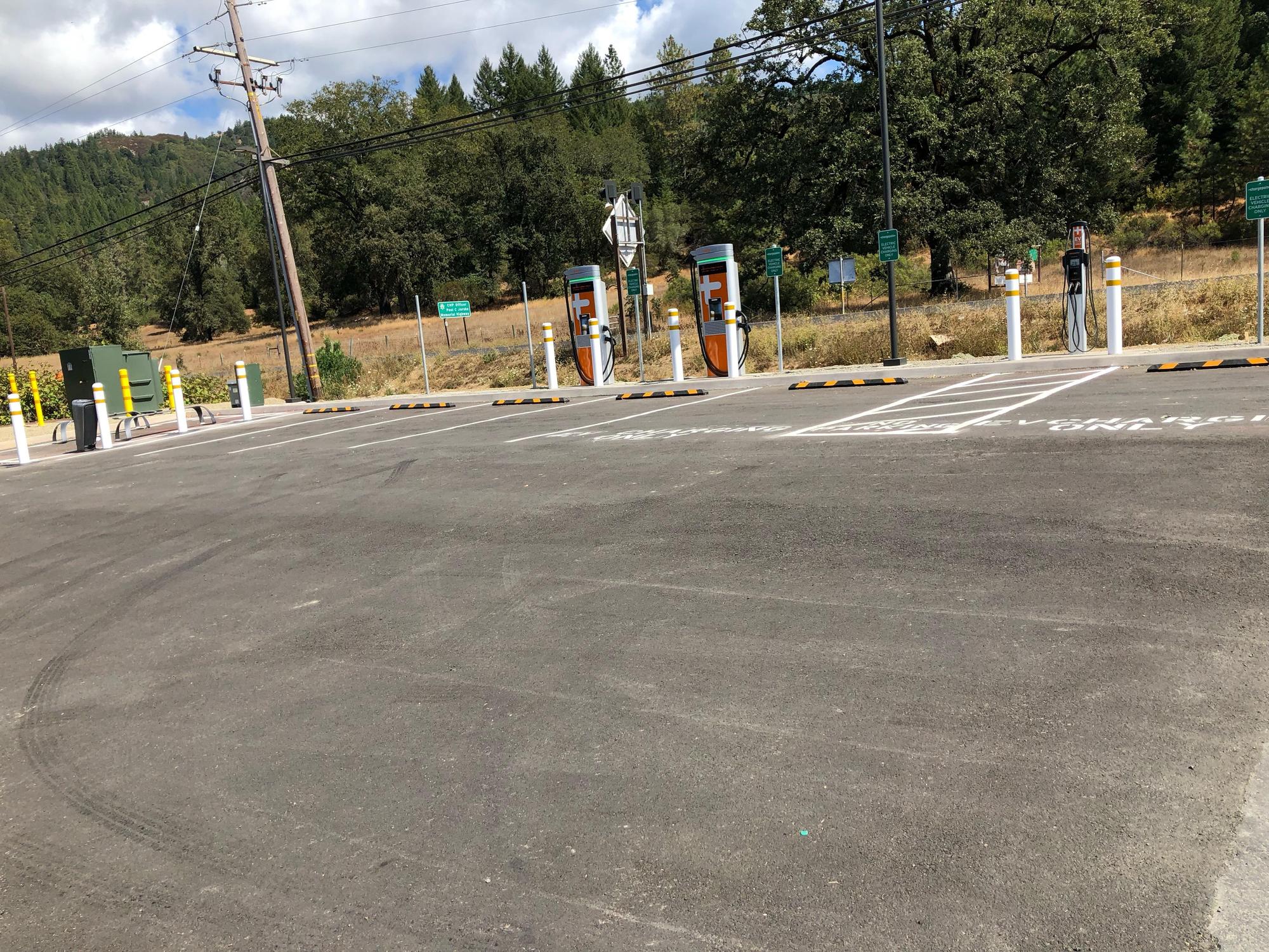 Anna's Asian Palace (2) Laytonville, CA EV Station