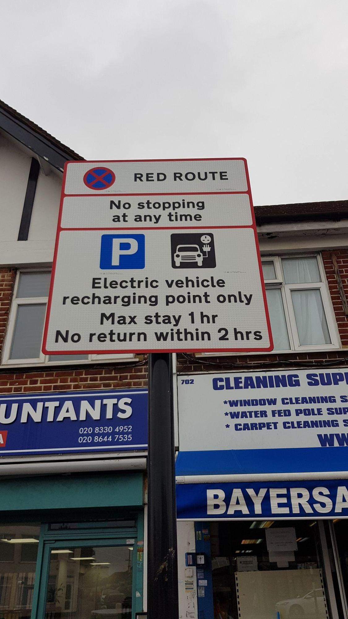 London Road Parking/Charging 708 London Rd, Sutton SM3 9BY, UK EV