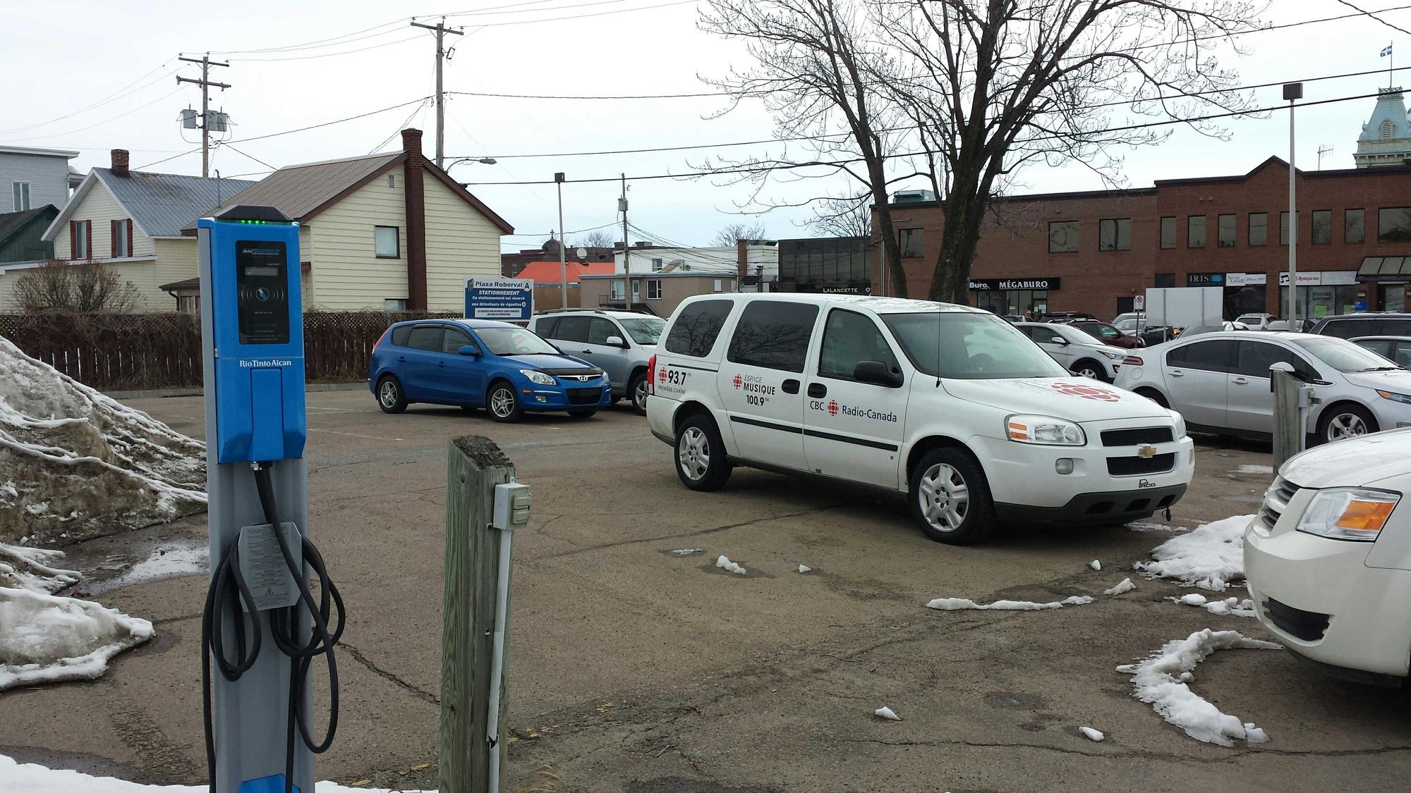 Plaza Roberval MTQ Roberval, QC EV Station